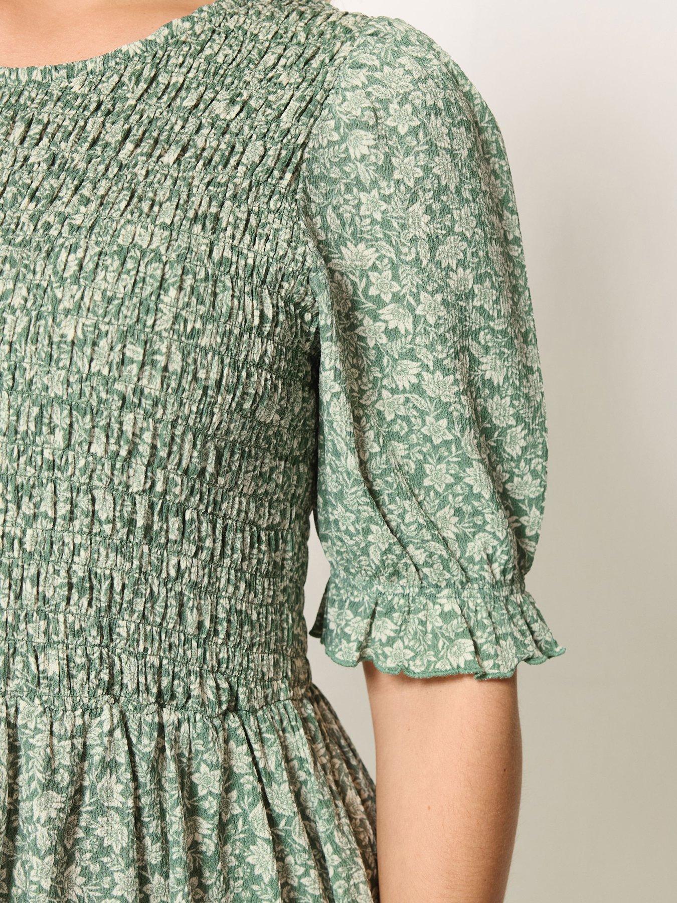 Image 4 of 4 of Yours Curve Shirred Puff Sleeve Dress - Green
