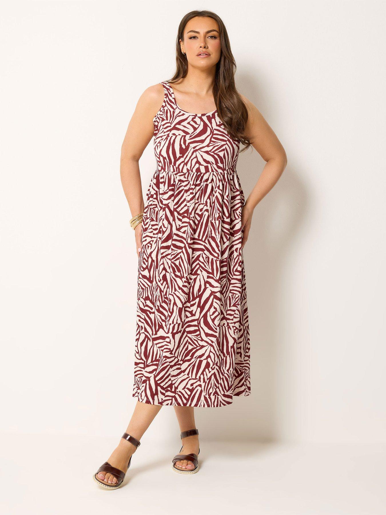 Image 3 of 4 of Yours Curve Short Sleeve Textured Smock Dress