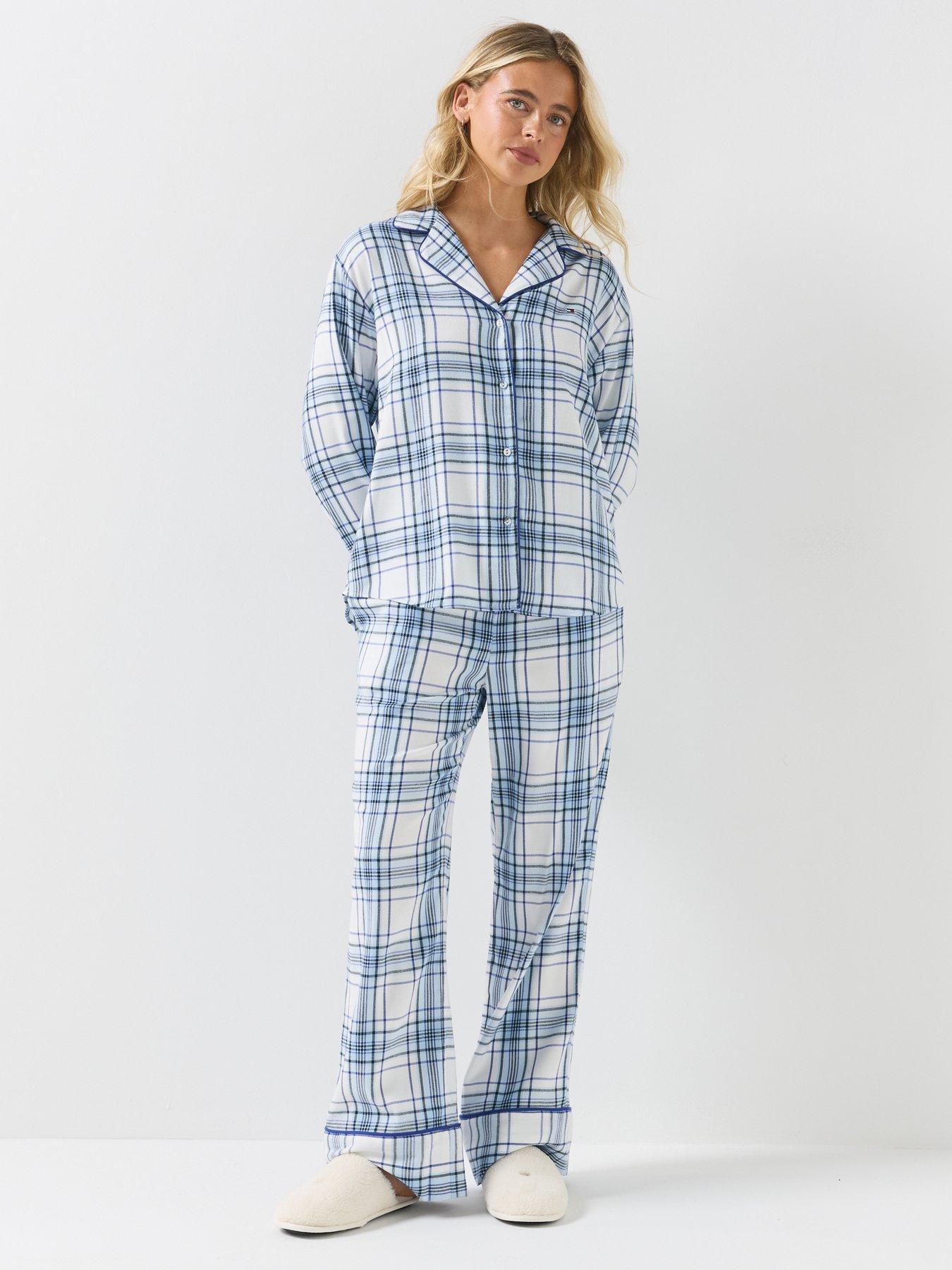 Image 4 of 7 of Tommy Hilfiger Essential Flannel Pyjamas And Slippers Gift Set - Blue