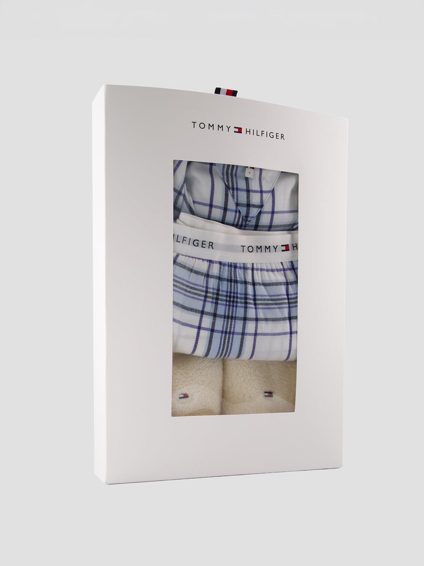 Image 6 of 7 of Tommy Hilfiger Essential Flannel Pyjamas And Slippers Gift Set - Blue