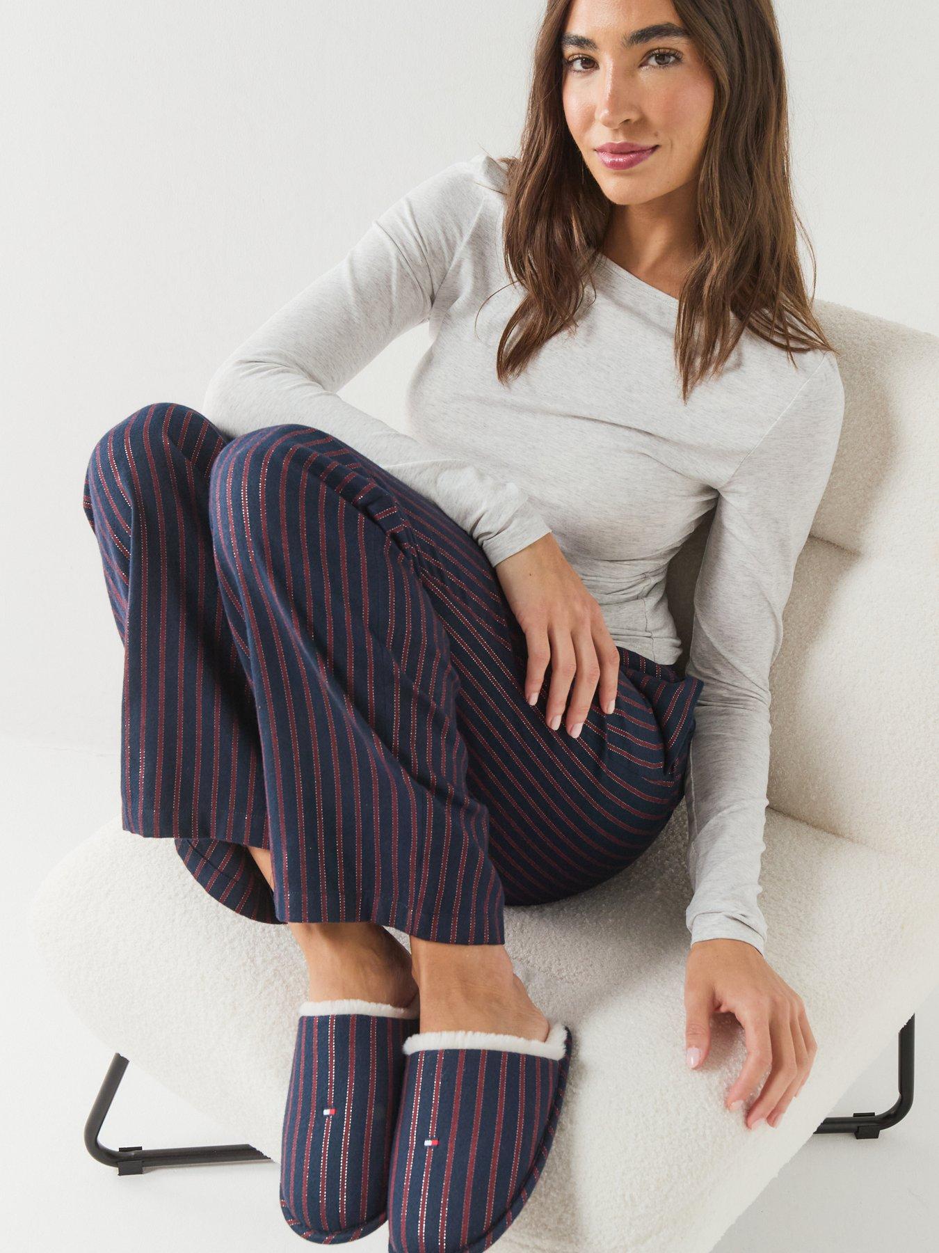 Image 6 of 7 of Tommy Hilfiger Essential Flannel Pyjamas And Slippers Gift Box - Grey
