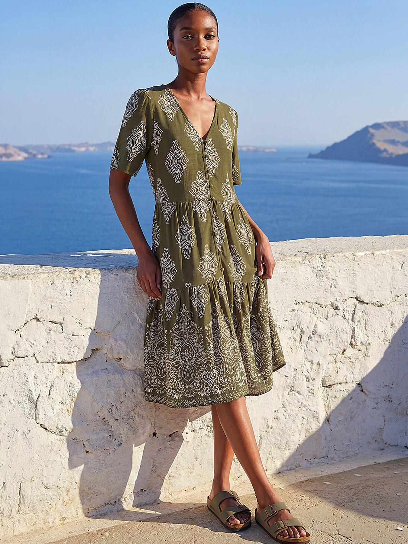 petite holiday dresses Best Christmas Dress Guide: Top Styles Ideas Add jewelry and heels for nights out Two velvet holiday dresses under