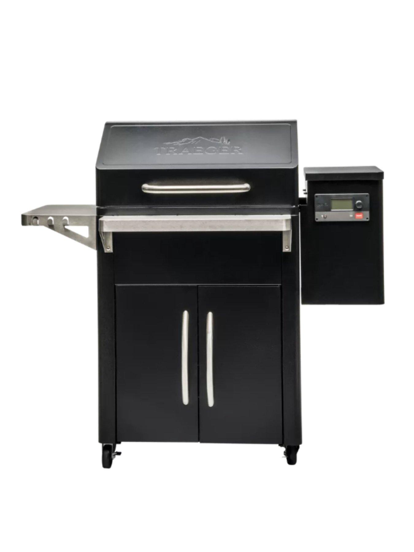 Image 6 of 7 of Traeger Silverton 620 Wood Pellet Grill BBQ