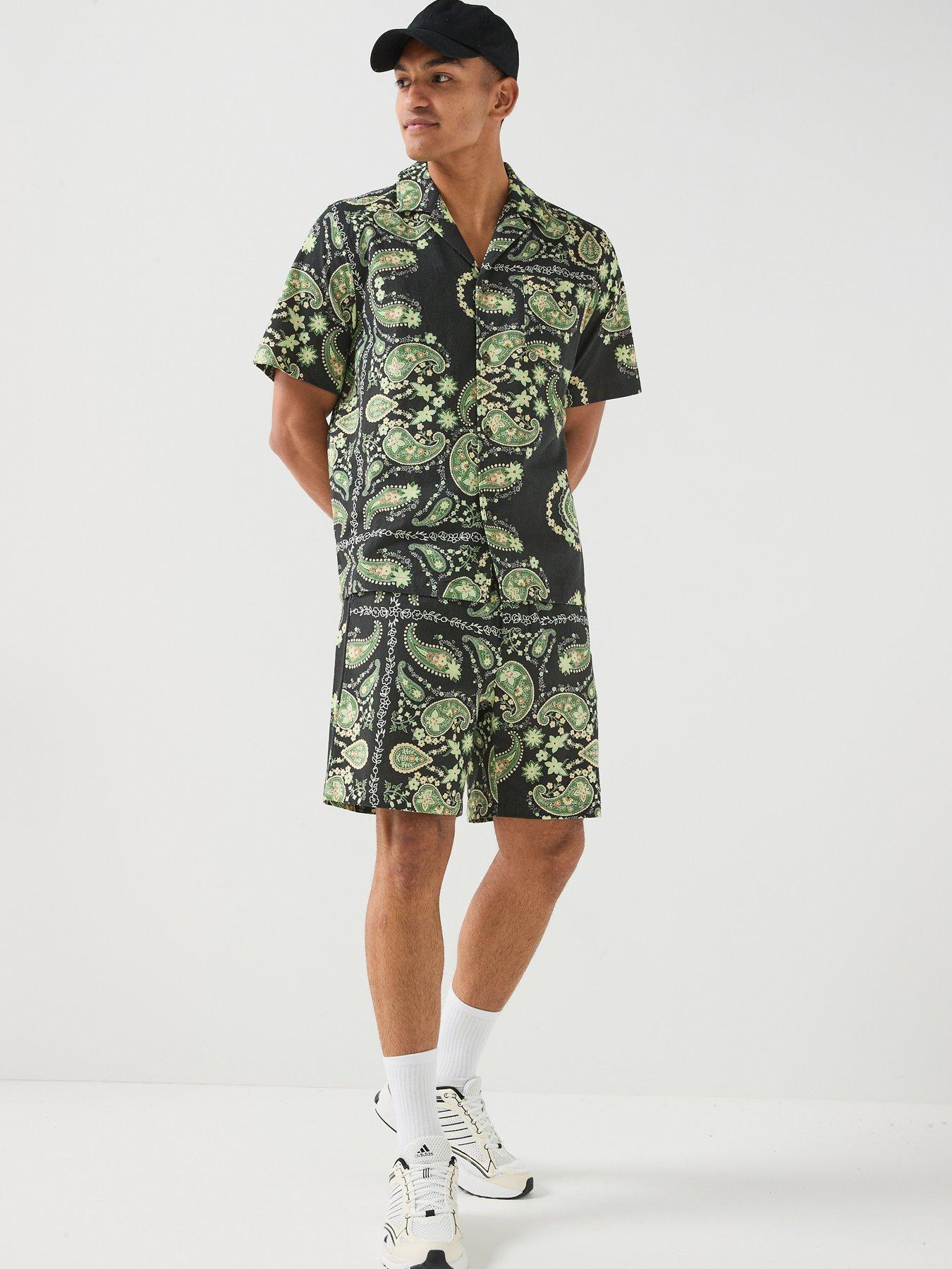 Image 3 of 6 of Les Deux Abstract Print Shorts - Black