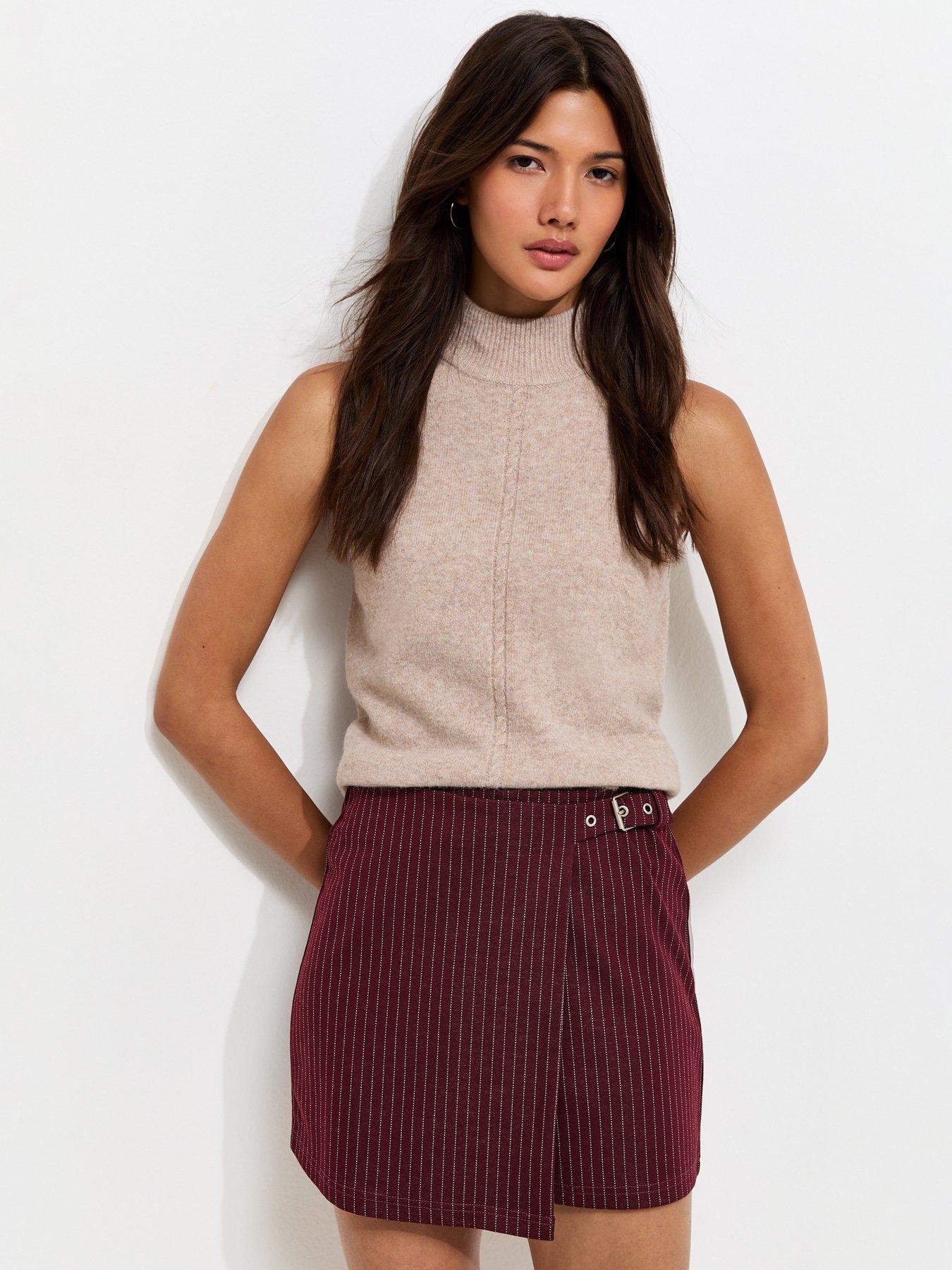 New Look Woven Pinstripe Buckle Detail Skort - Red