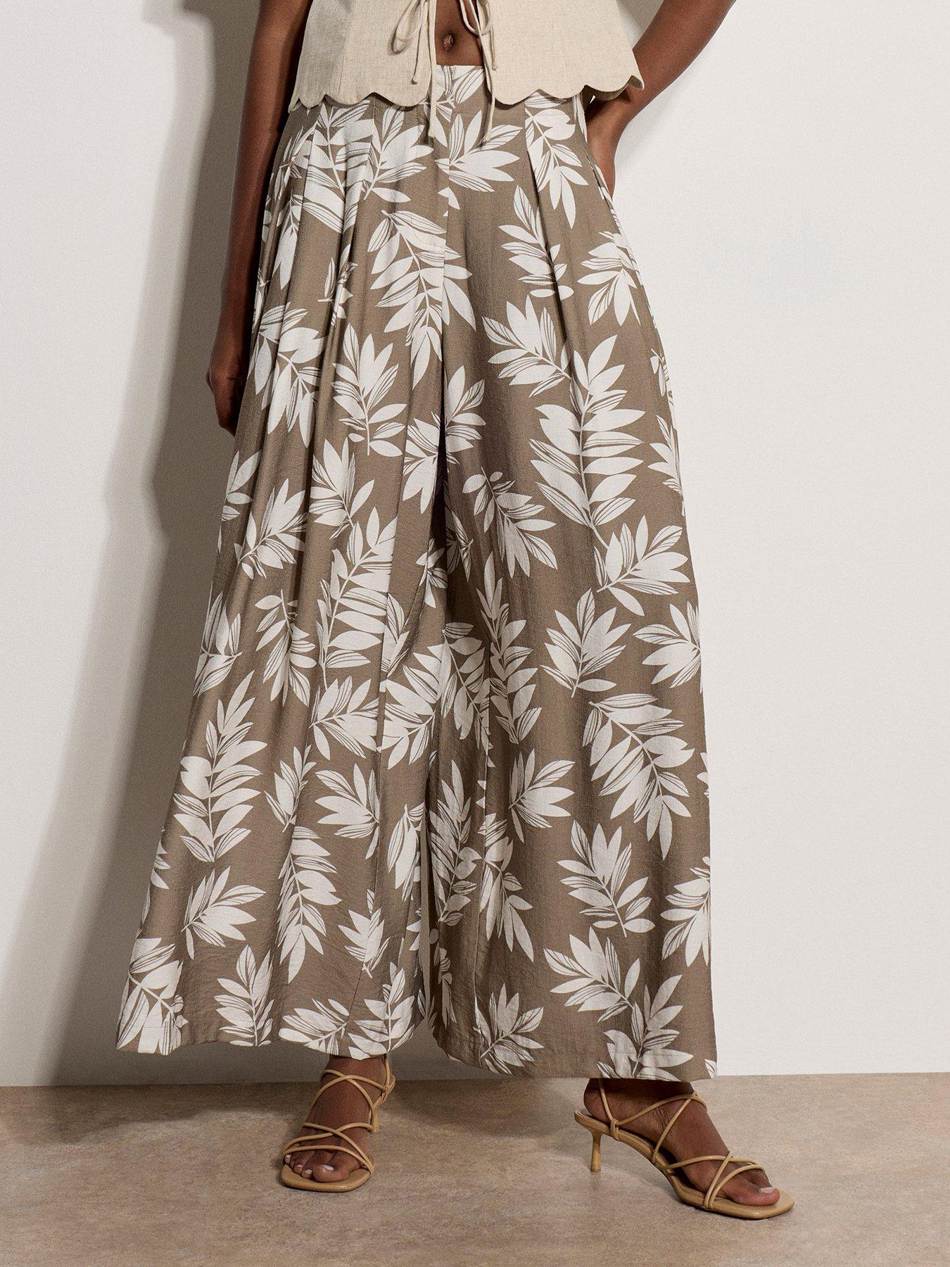 Image 5 of 5 of Apricot Printed Pleat Detail Culottes - Cream
