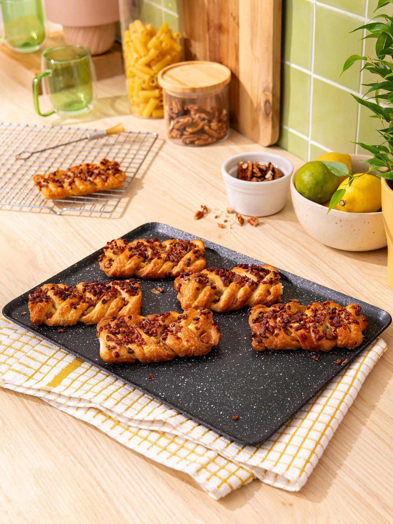 Image 2 of 7 of Scoville Scoville Neverstick 35cm Baking Tray