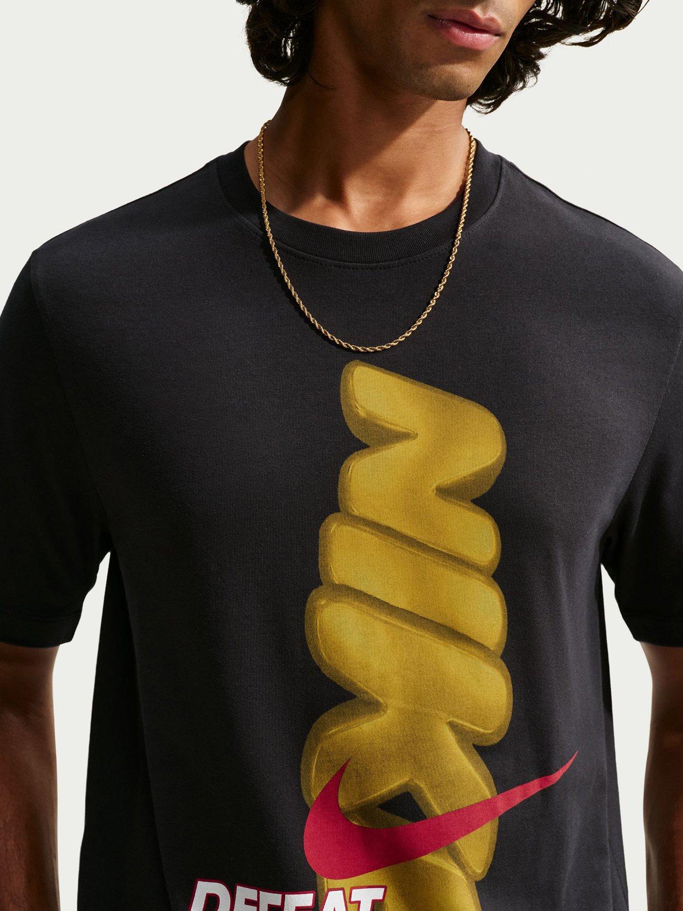 Image 4 of 5 of Nike Mens DNA Gold Graphic T-Shirt - Black