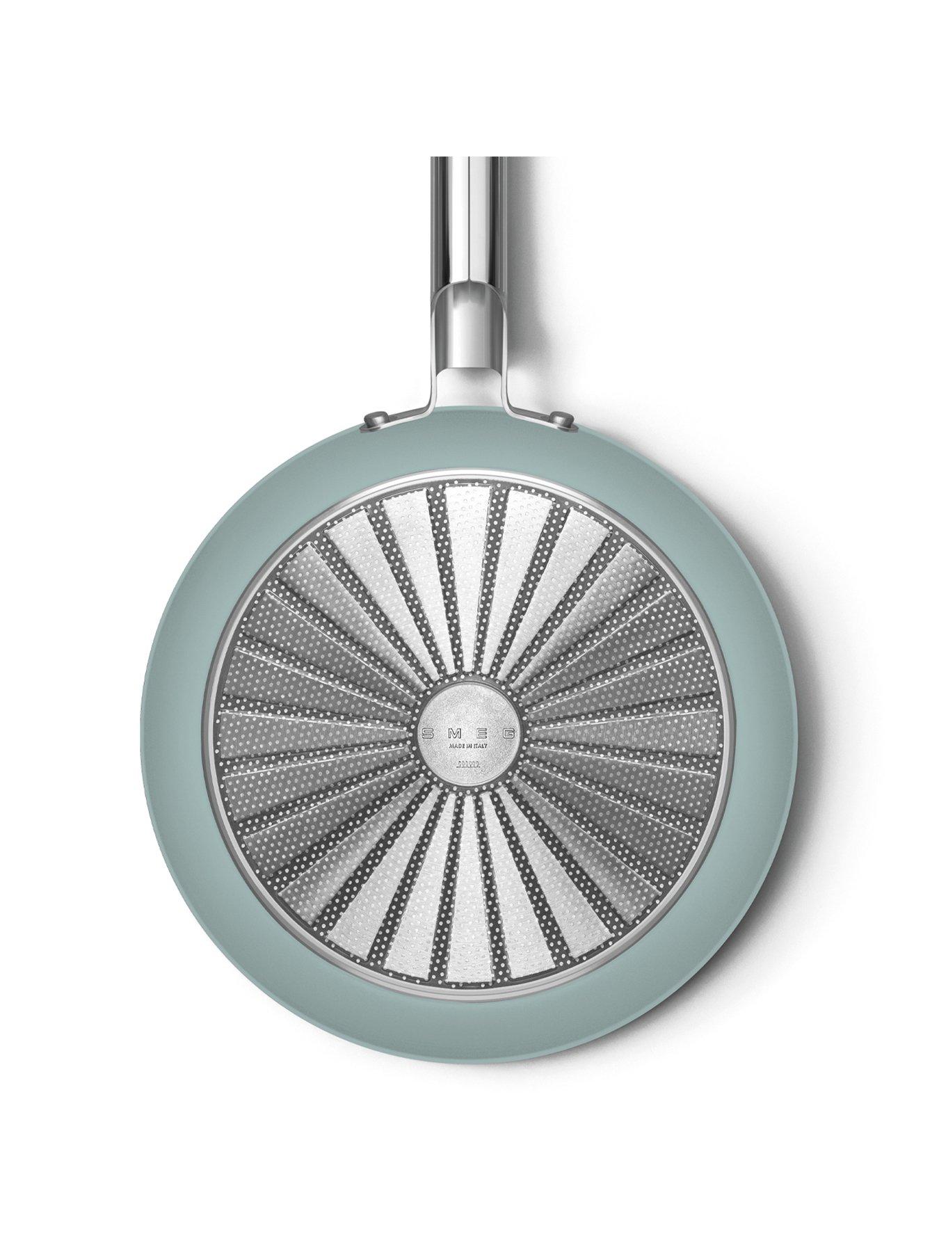 Image 3 of 4 of Smeg 28cm Retro Frying Pan, Oven Safe, Aluminium, Emerald Green