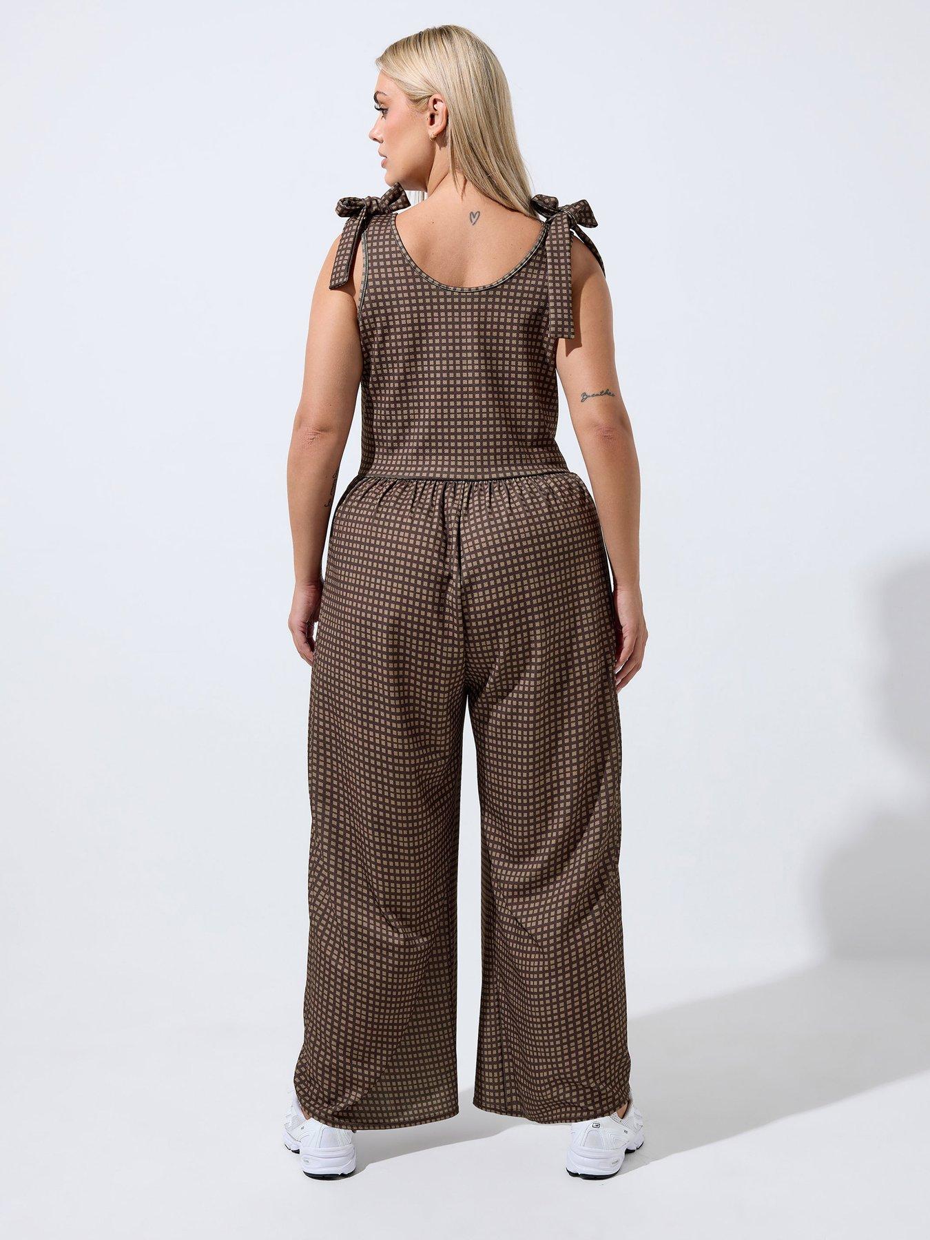 Image 2 of 4 of Yours Curve Gingham Jumpsuit - Brown