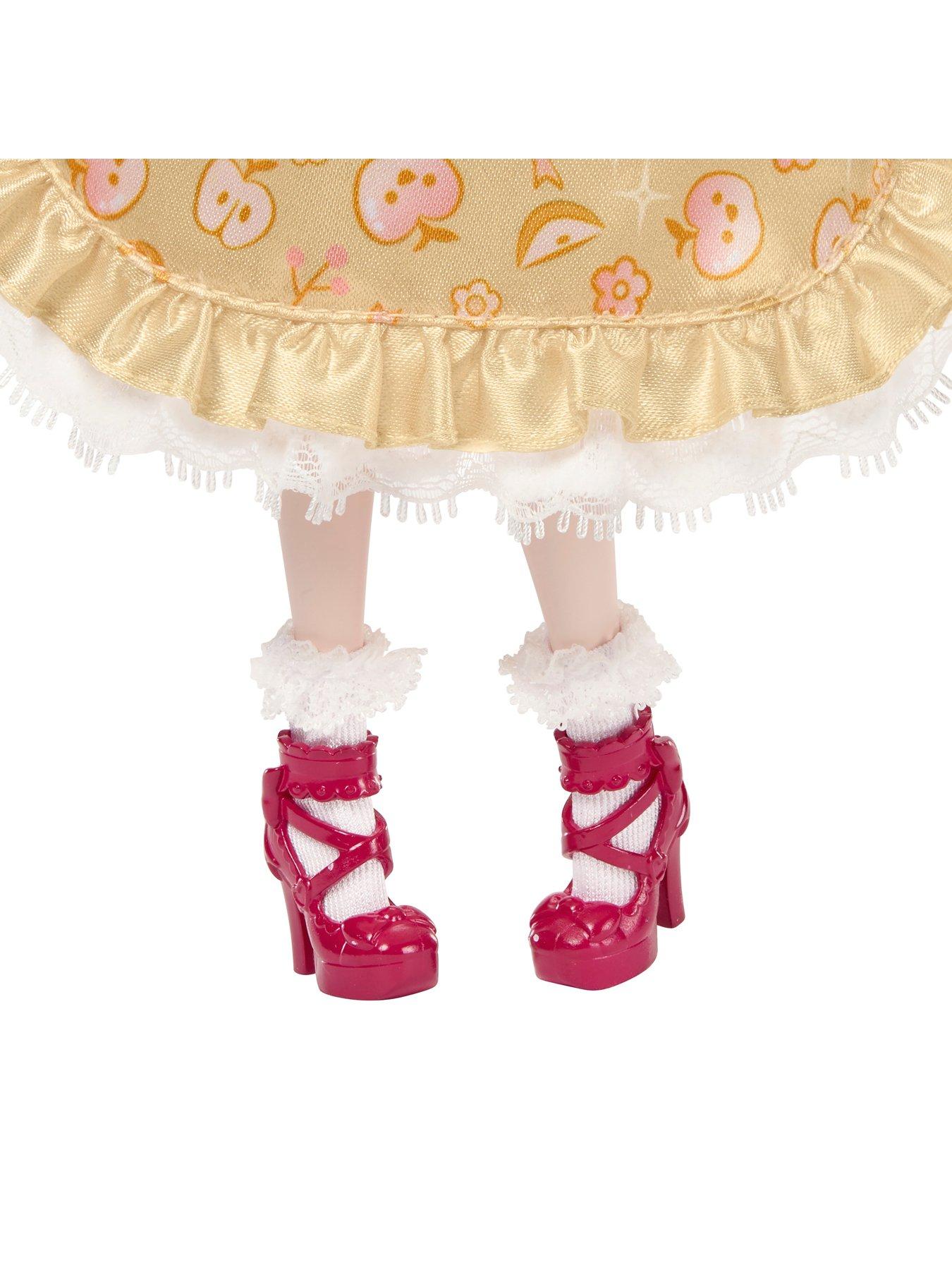 Image 5 of 6 of Disney Princess <p>Collector Snow White Manga Doll with Bluebird Charm, Fashion Accessories and 11 Points of Articulation</p>