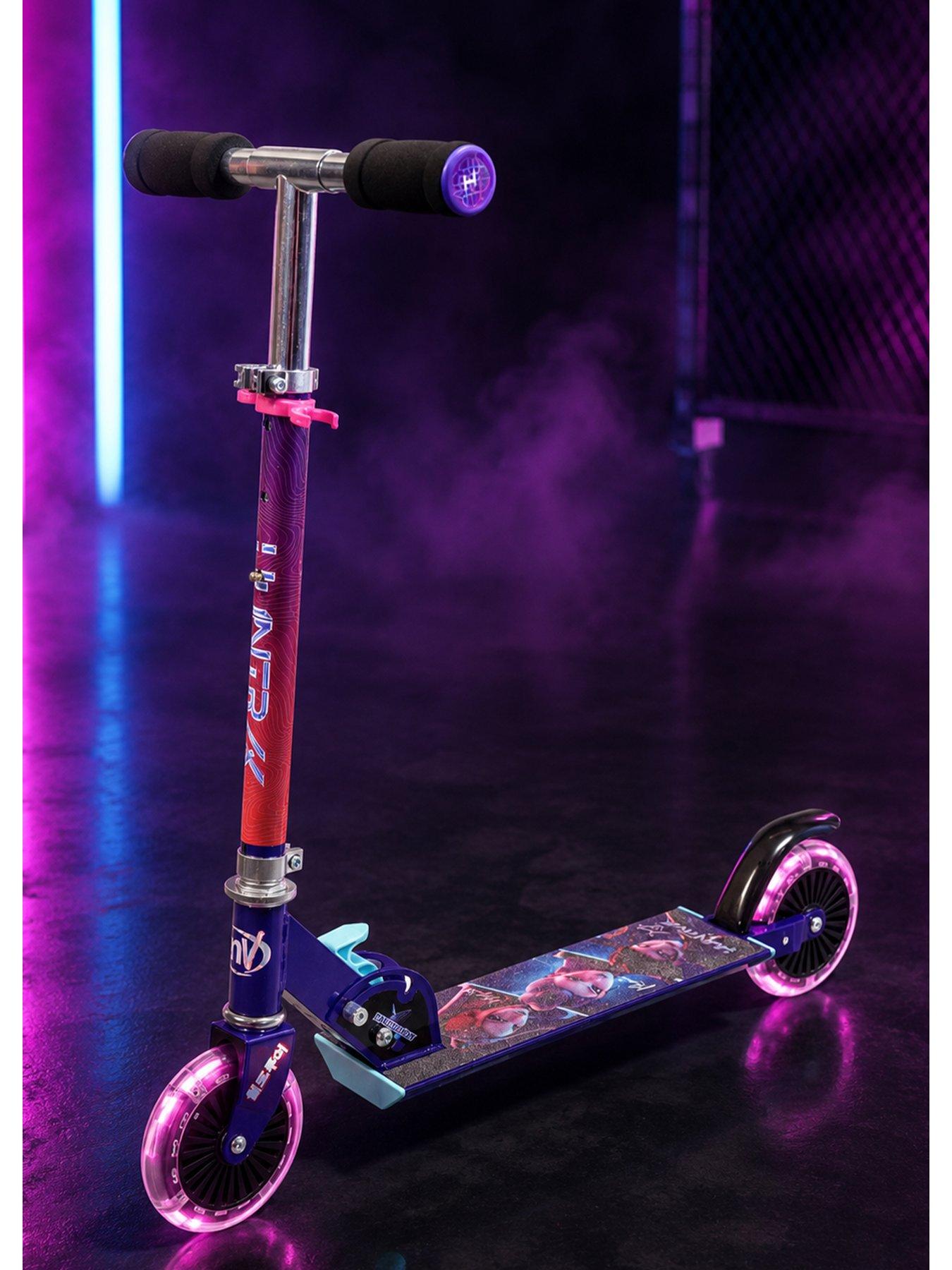 Image 2 of 7 of K-Pop Demon Hunters K Pop Demon Hunters - Takedown - Folding Inline Scooter with Light Up Wheels