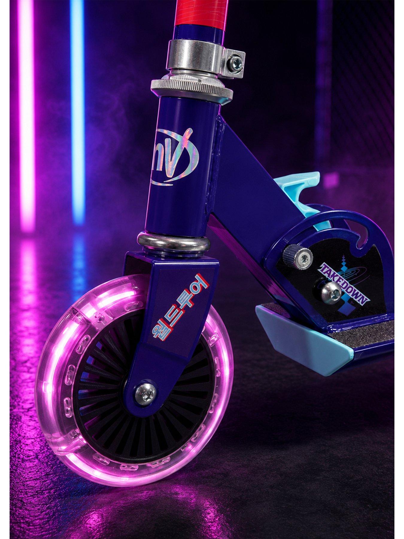 Image 3 of 7 of K-Pop Demon Hunters K Pop Demon Hunters - Takedown - Folding Inline Scooter with Light Up Wheels