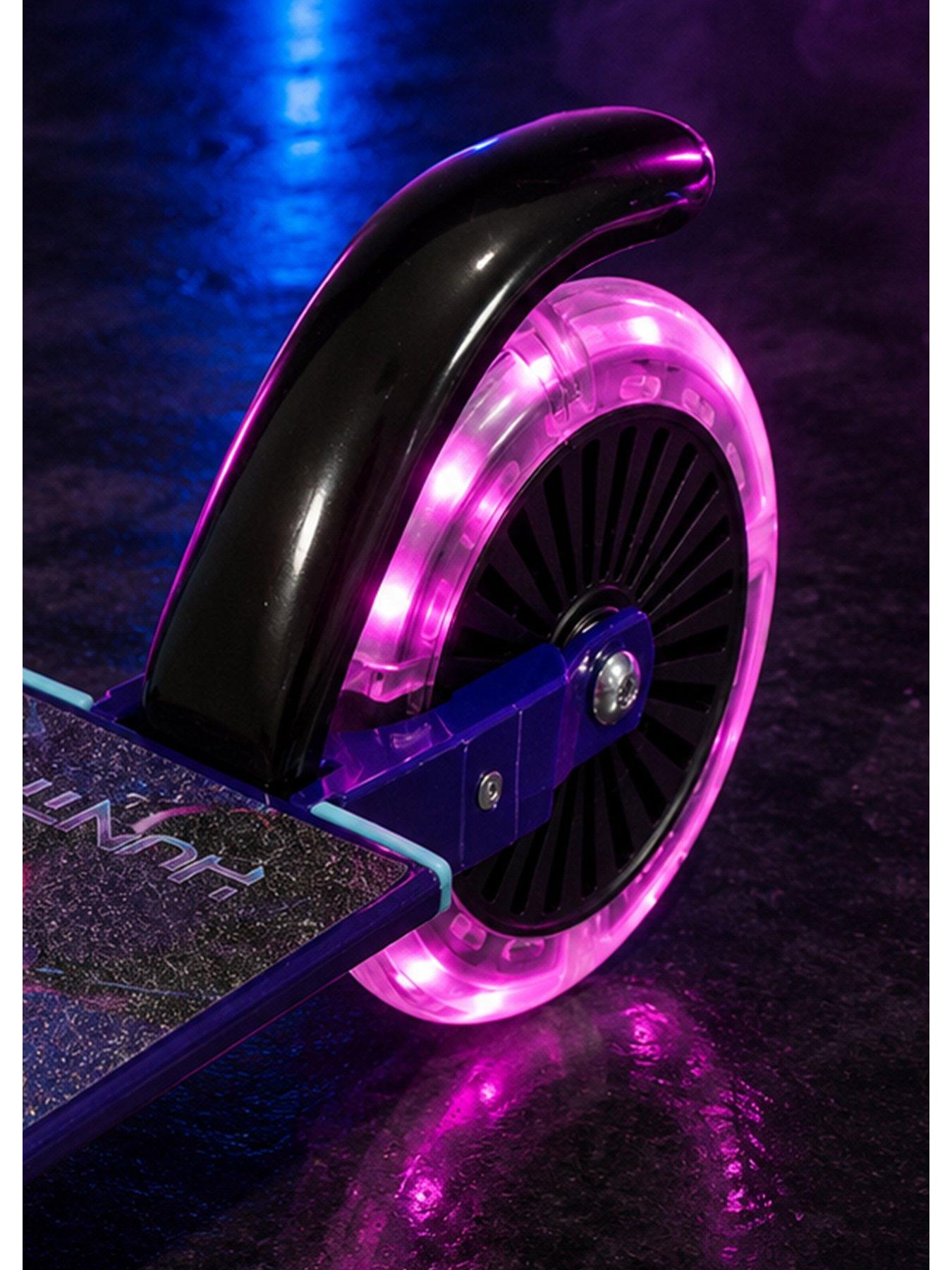 Image 5 of 7 of K-Pop Demon Hunters K Pop Demon Hunters - Takedown - Folding Inline Scooter with Light Up Wheels