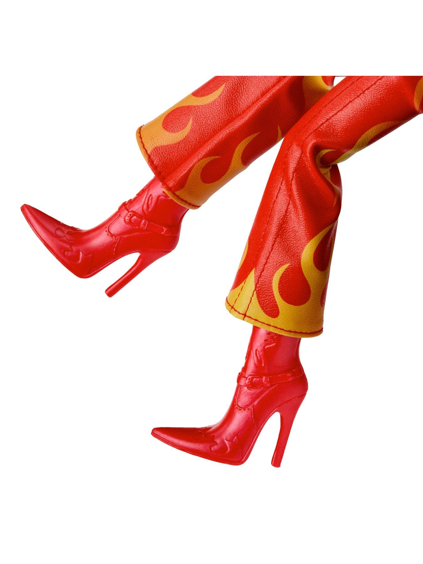 Image 5 of 7 of Bratz Sassy Stampede Doll - Sasha