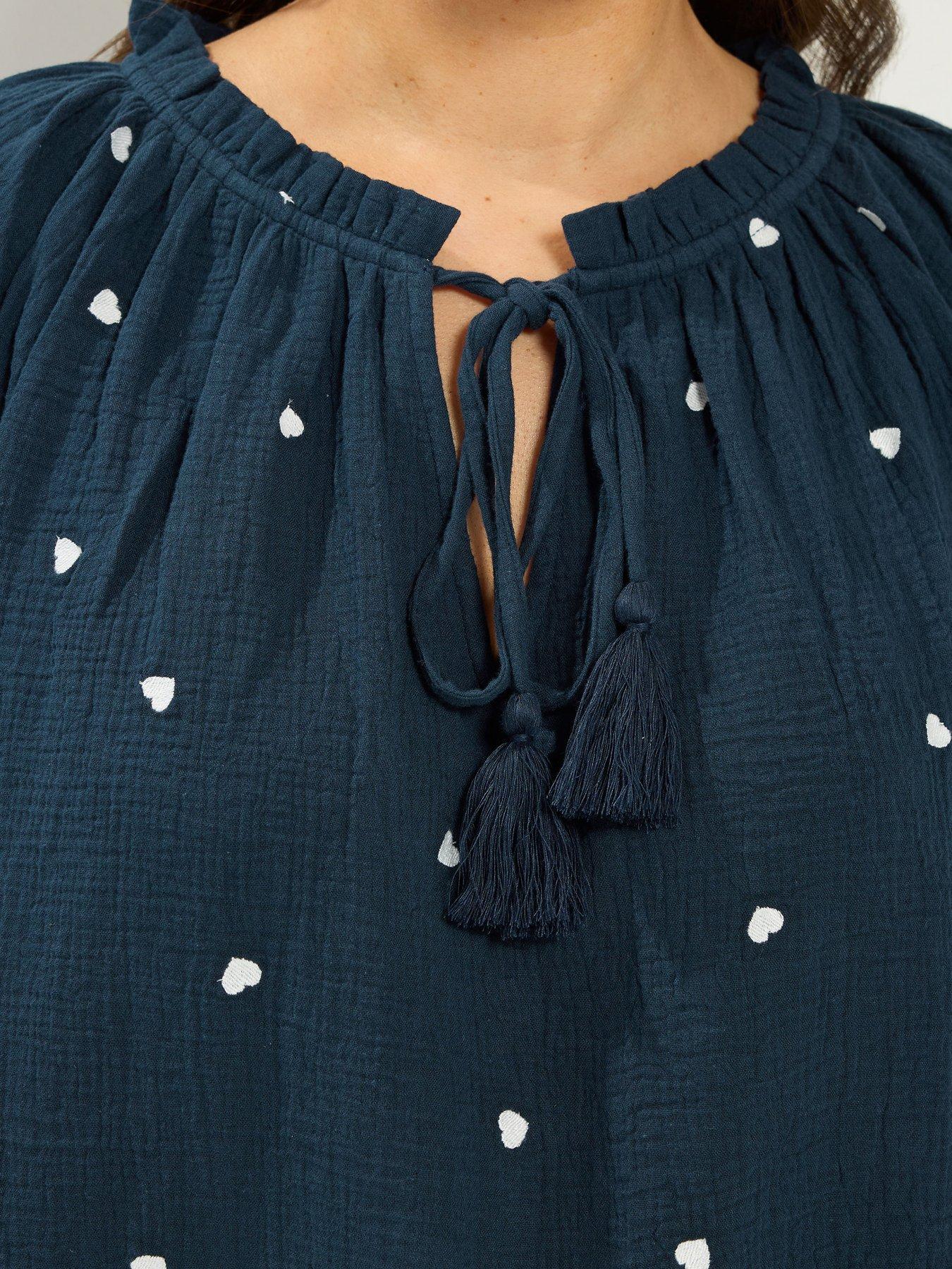 Image 4 of 4 of Yours Curve Heart Print Blouse &nbsp;- Blue