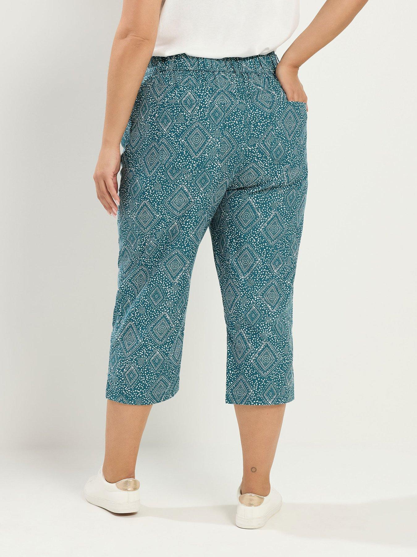 Image 2 of 4 of Yours Curve Paisley Print Cropped Trousers - Green