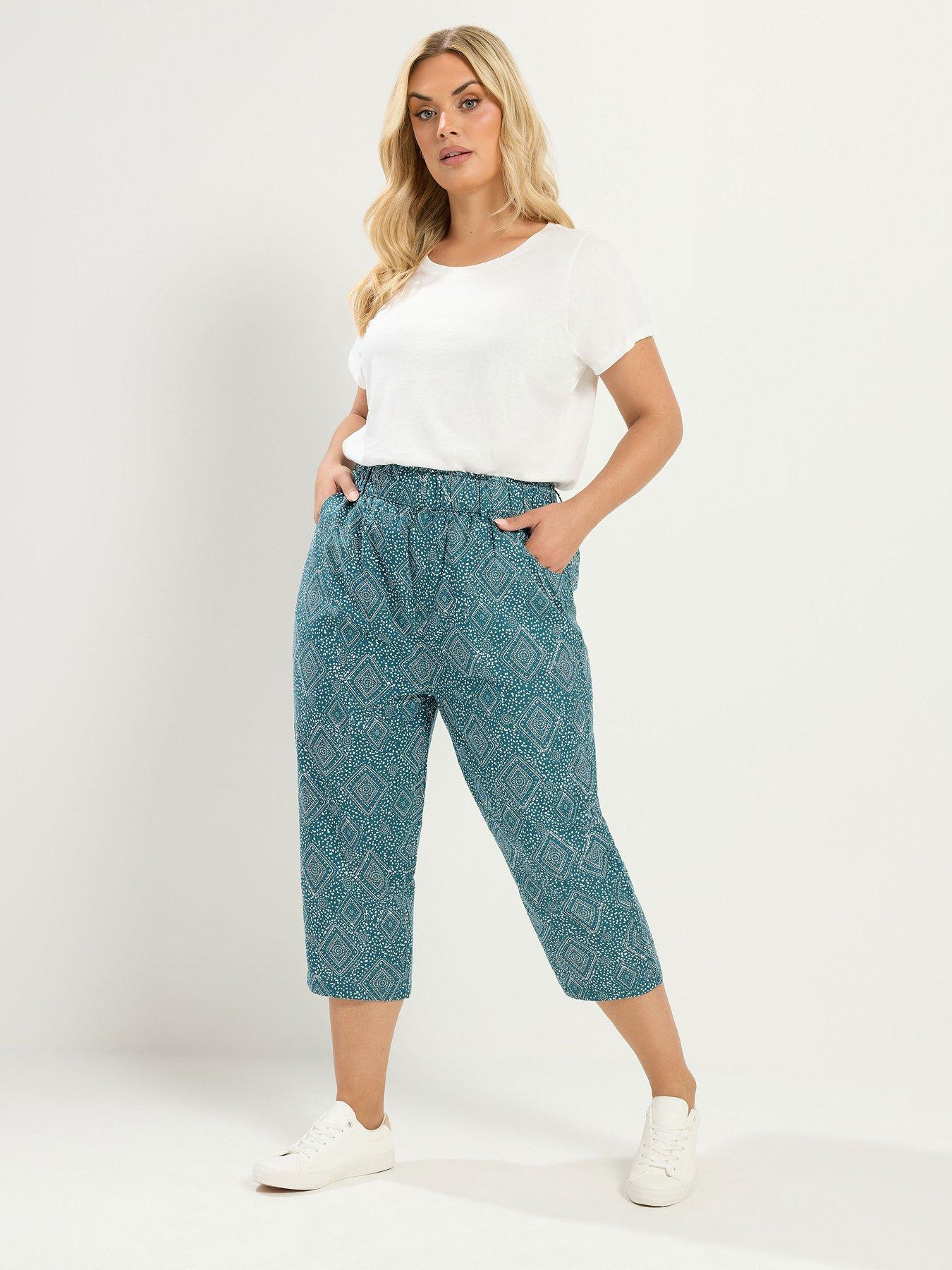 Image 3 of 4 of Yours Curve Paisley Print Cropped Trousers - Green