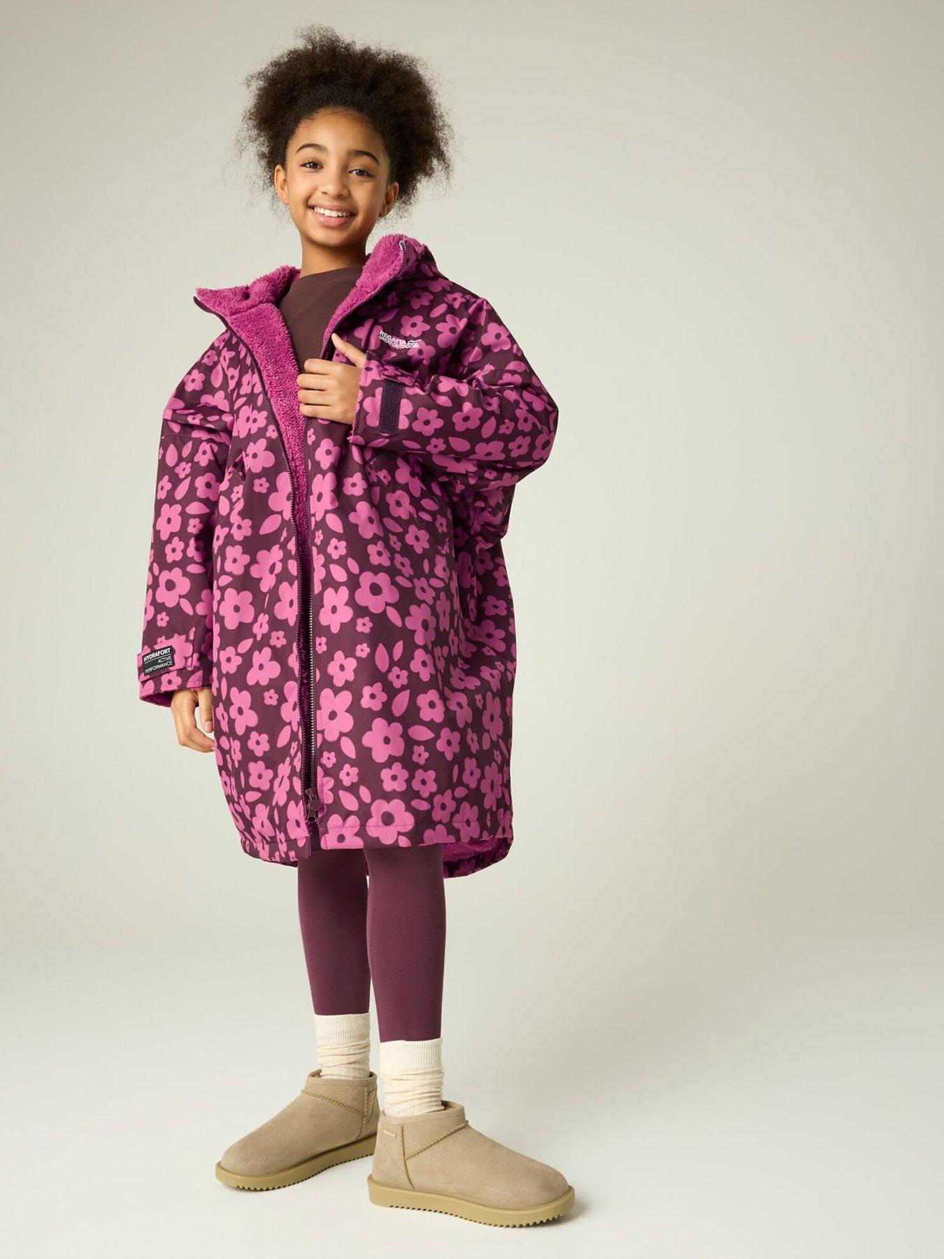 Image 5 of 7 of Regatta Kids Junior Waterproof Changing Robe -fig/violet Floral