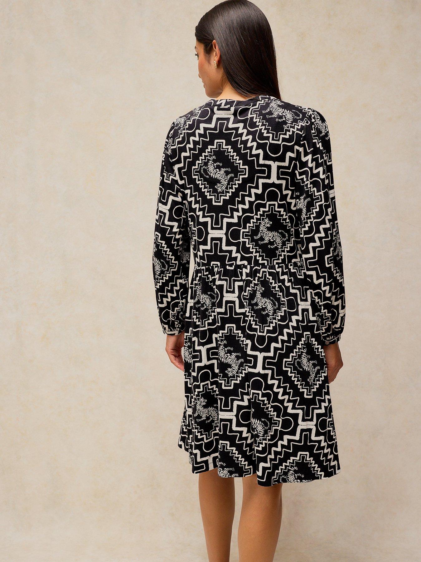 Image 2 of 5 of White Stuff Womens Lola Monochrome Print V-Neck Jersey Dress - Black