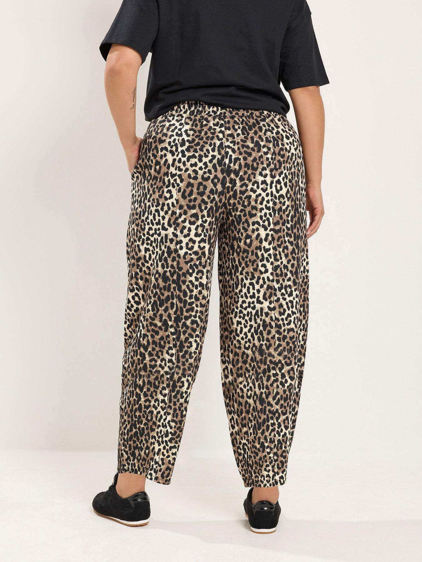 Image 2 of 4 of Yours Curve Printed Crinkle Barrel Trouser Regular - Black