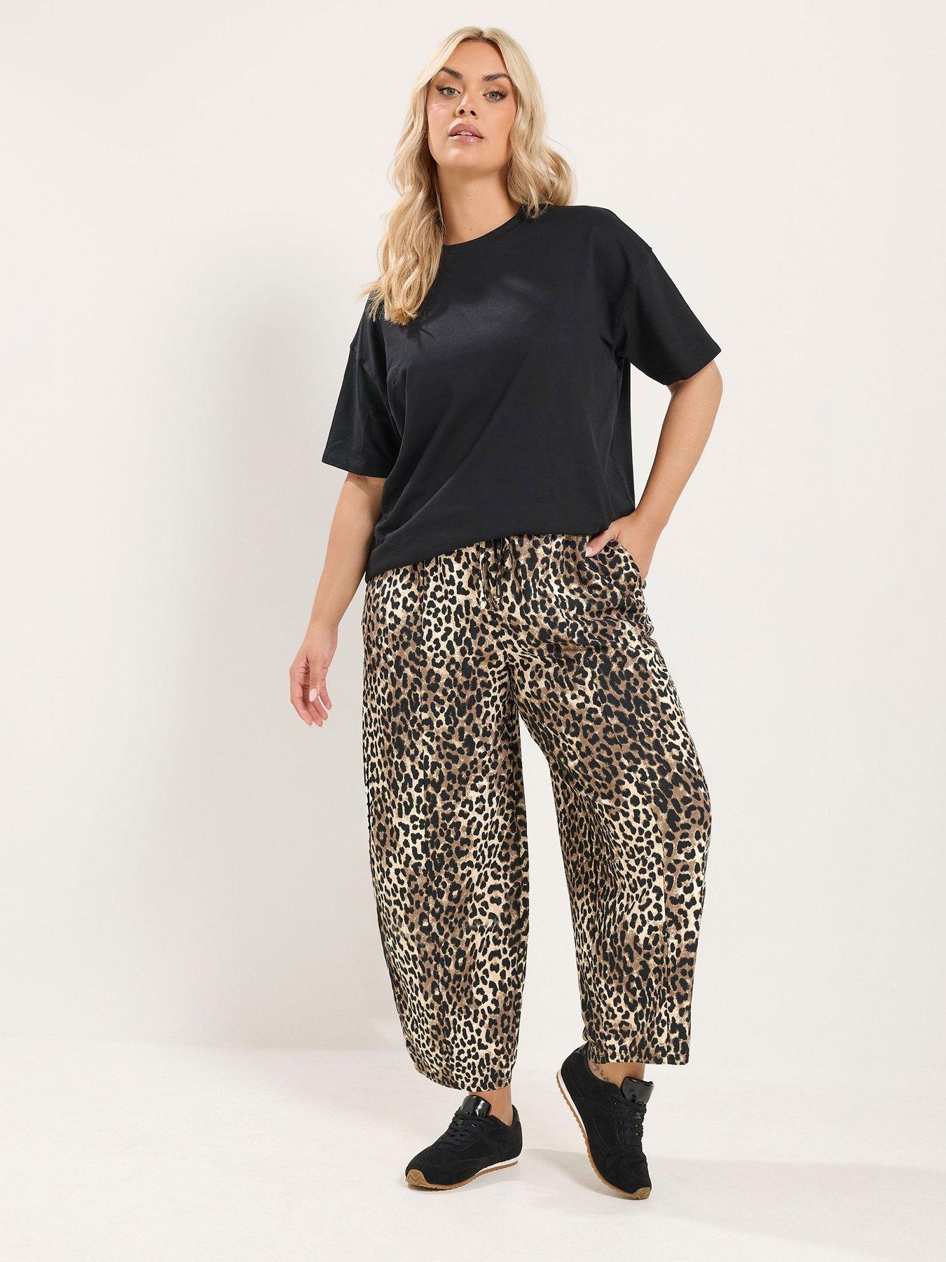 Image 3 of 4 of Yours Curve Printed Crinkle Barrel Trouser Regular - Black