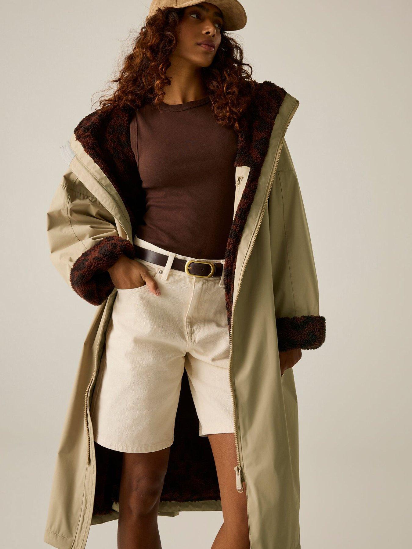 Regatta Adult Waterproof Changing Robe -barleycorn(dark Textured Leopard)