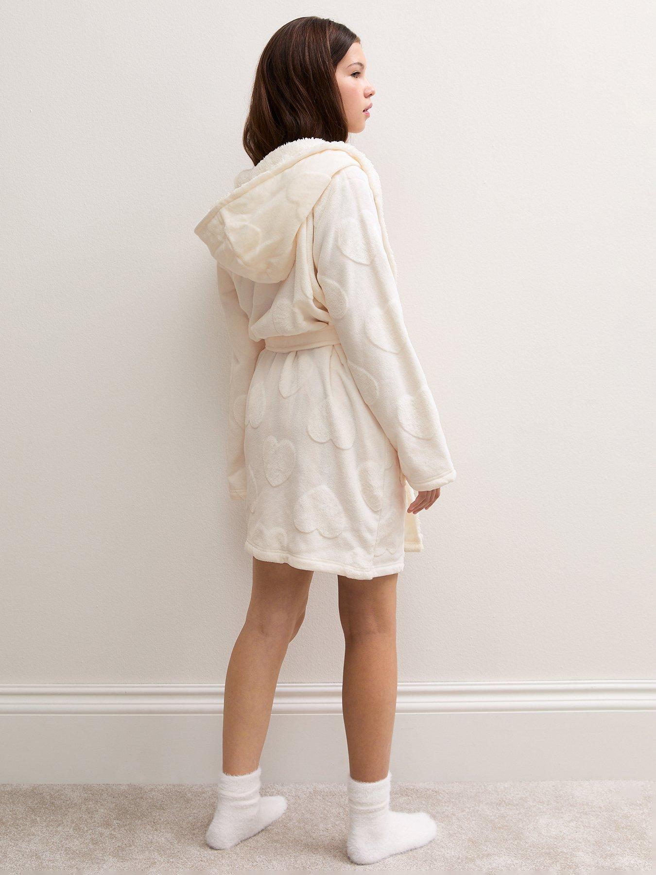 Image 2 of 5 of New Look 915 Girls White Heart Print Fleece Lined Robe