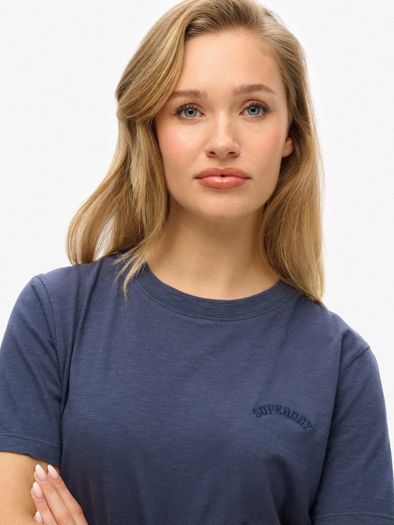 Image 4 of 5 of Superdry Essential Logo Washed T-Shirt - Classic Navy
