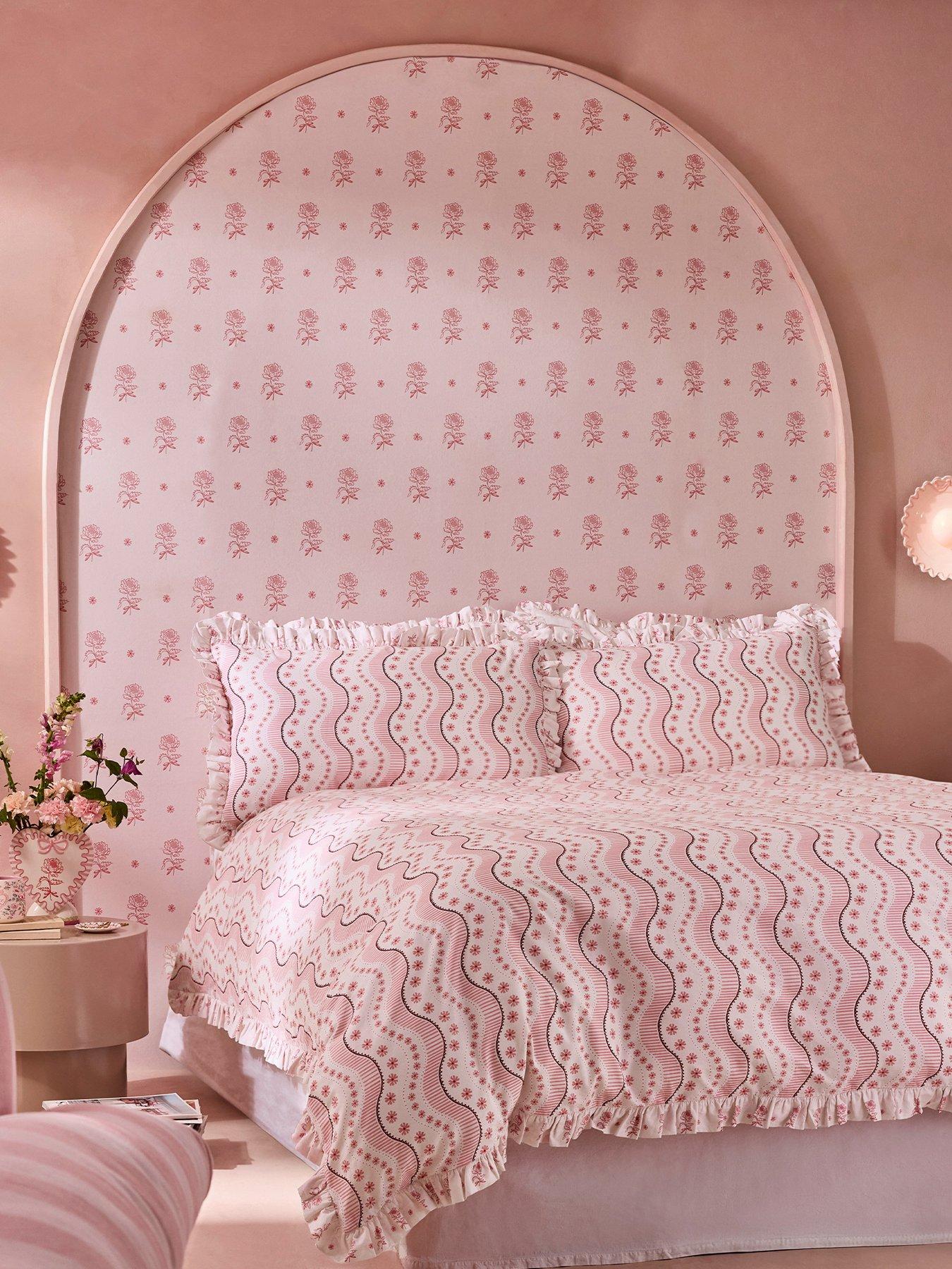 Cath Kidston Cath Kidston Spitalfield Bunches Pink Wallpaper