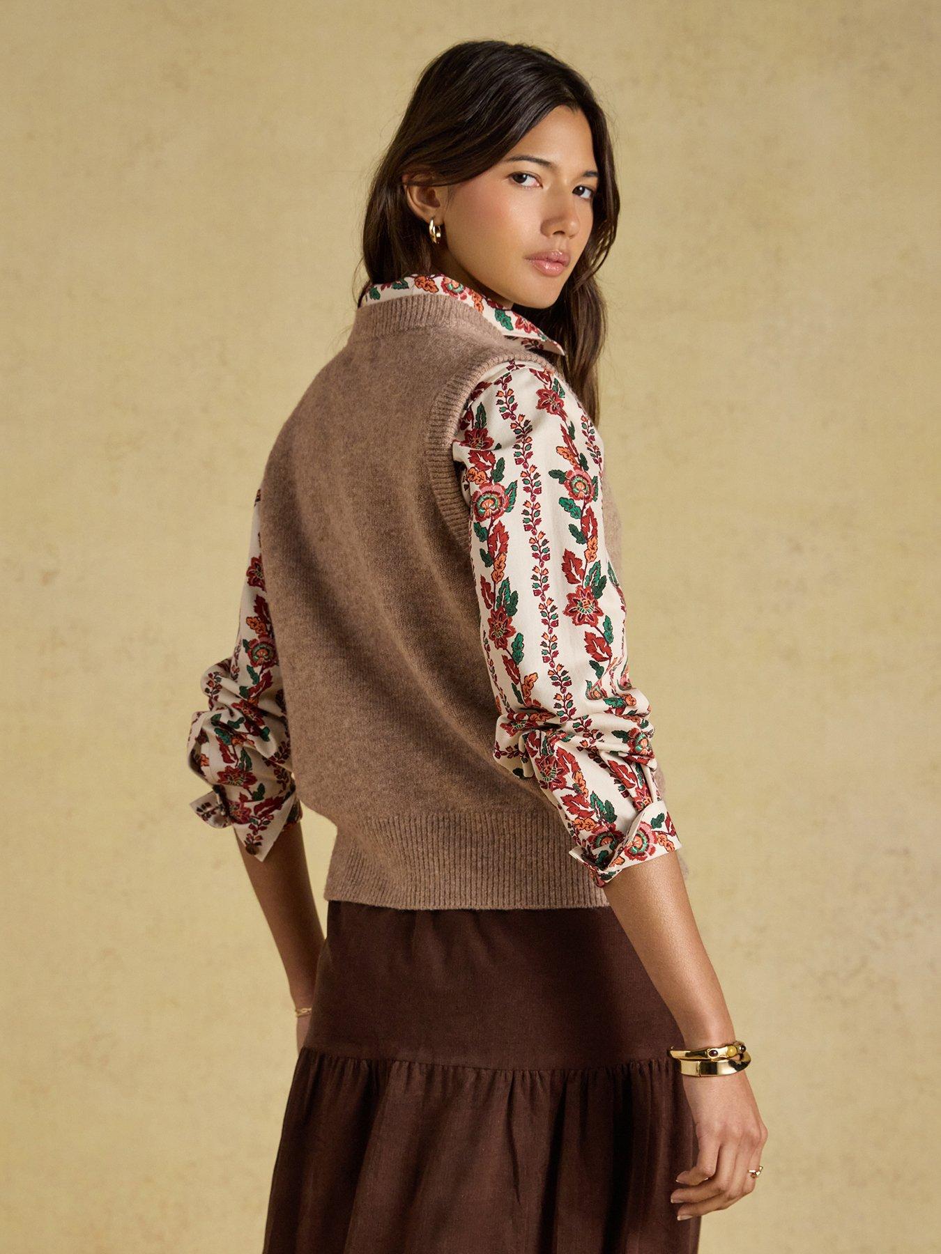 Image 2 of 5 of Joules Women's Holly Knitted Vest - Tan