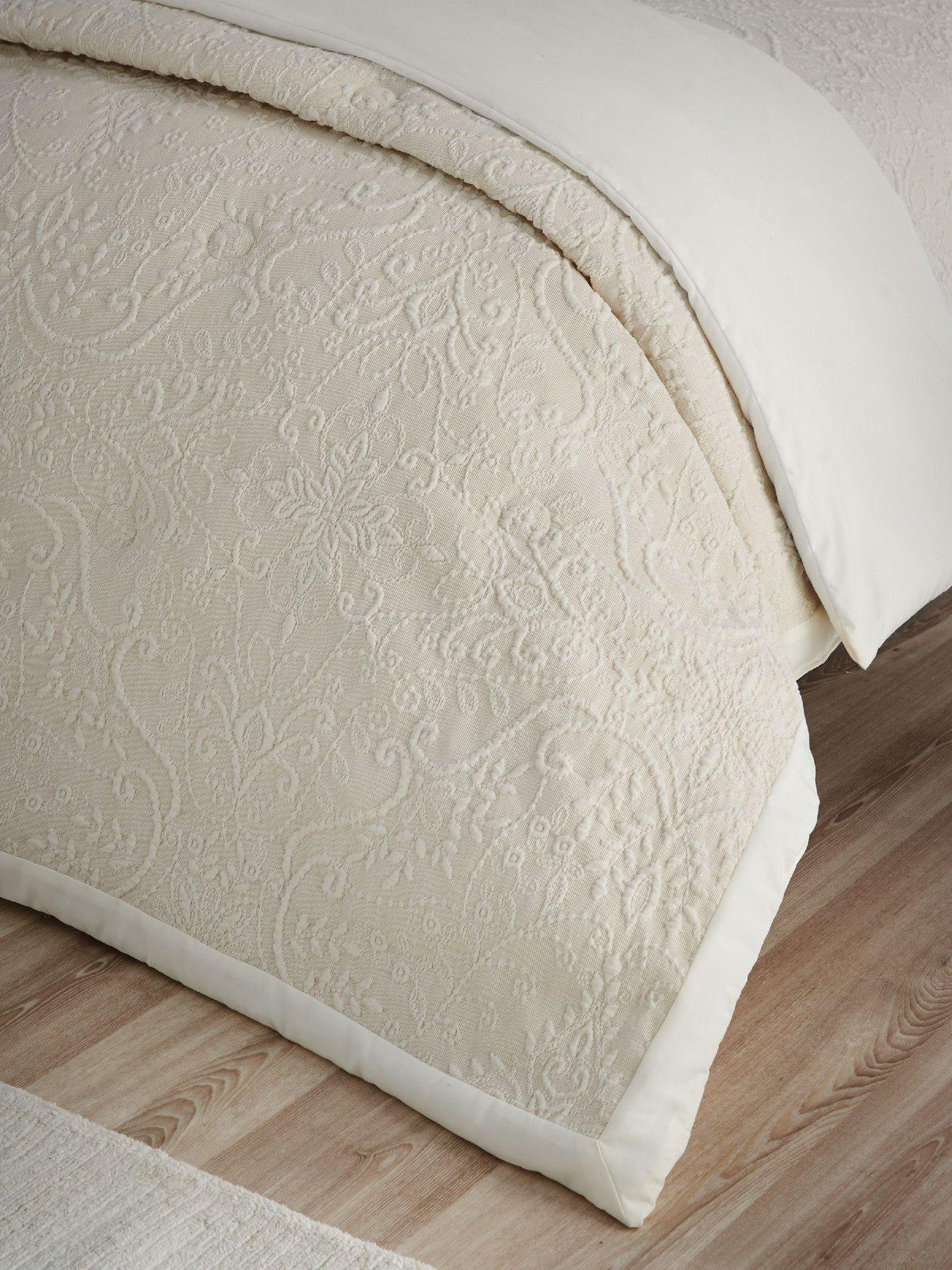 Catherine Lansfield Amelia Jacquard Bedspread