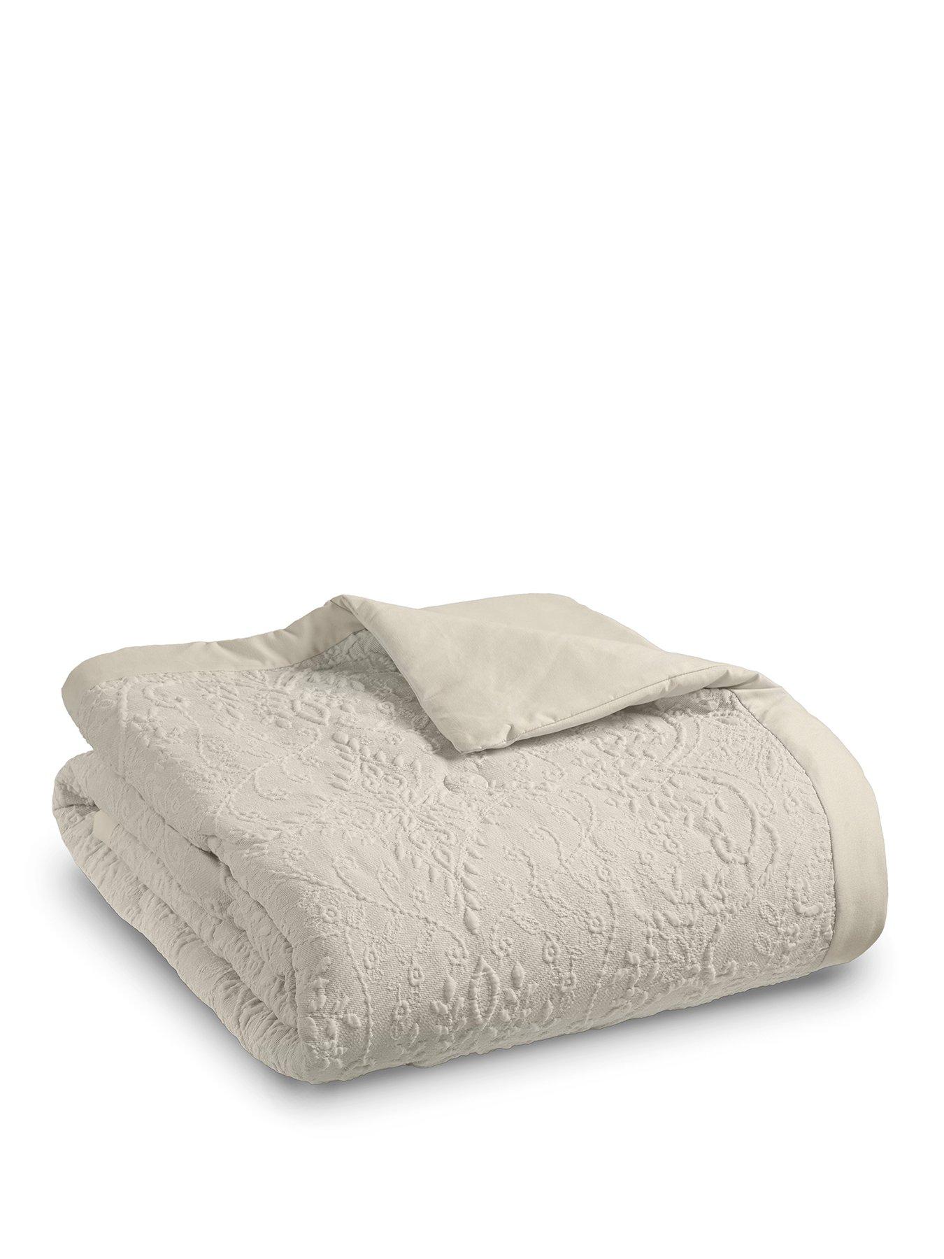 Image 2 of 4 of Catherine Lansfield Amelia Jacquard Bedspread