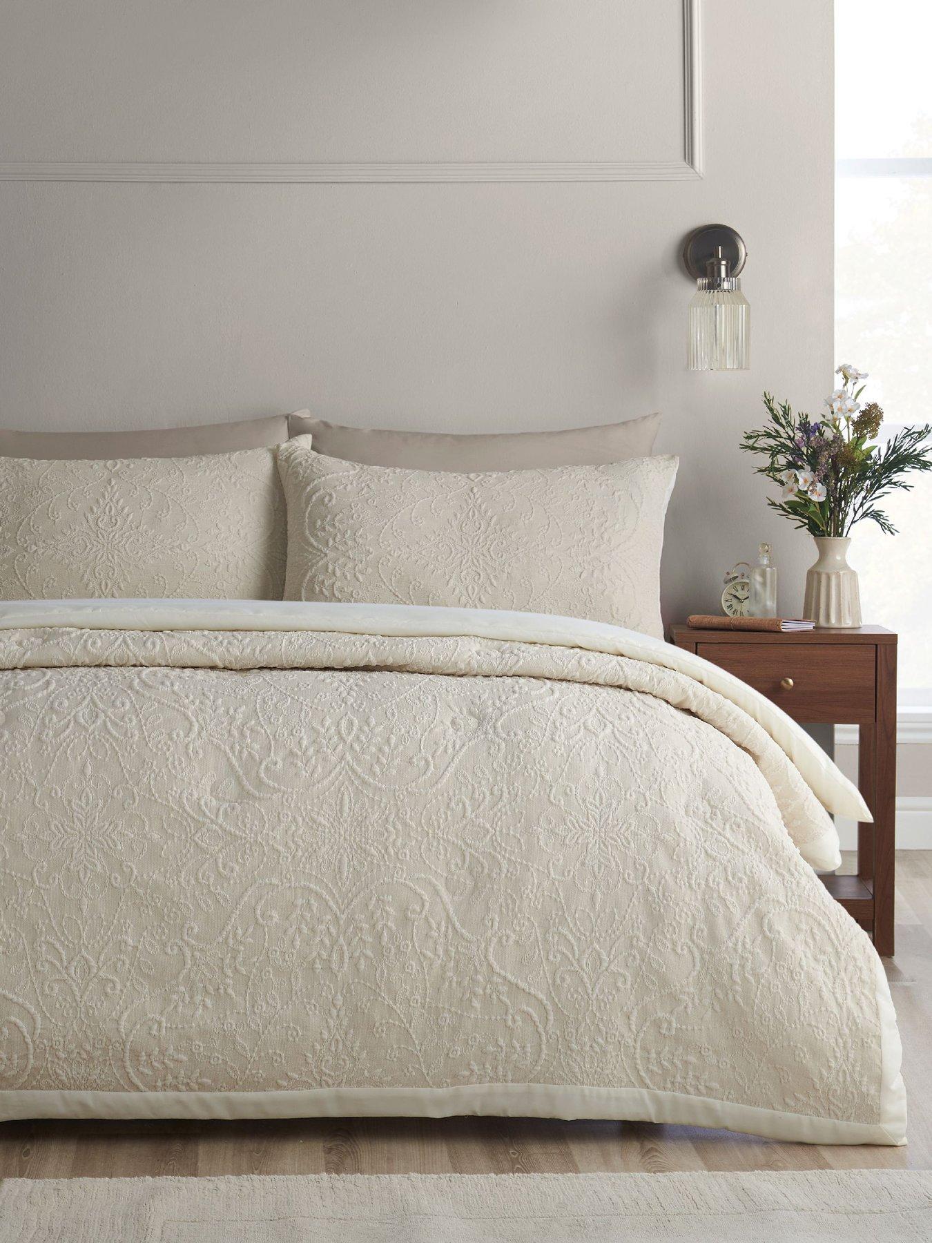 Image 3 of 4 of Catherine Lansfield Amelia Jacquard Bedspread