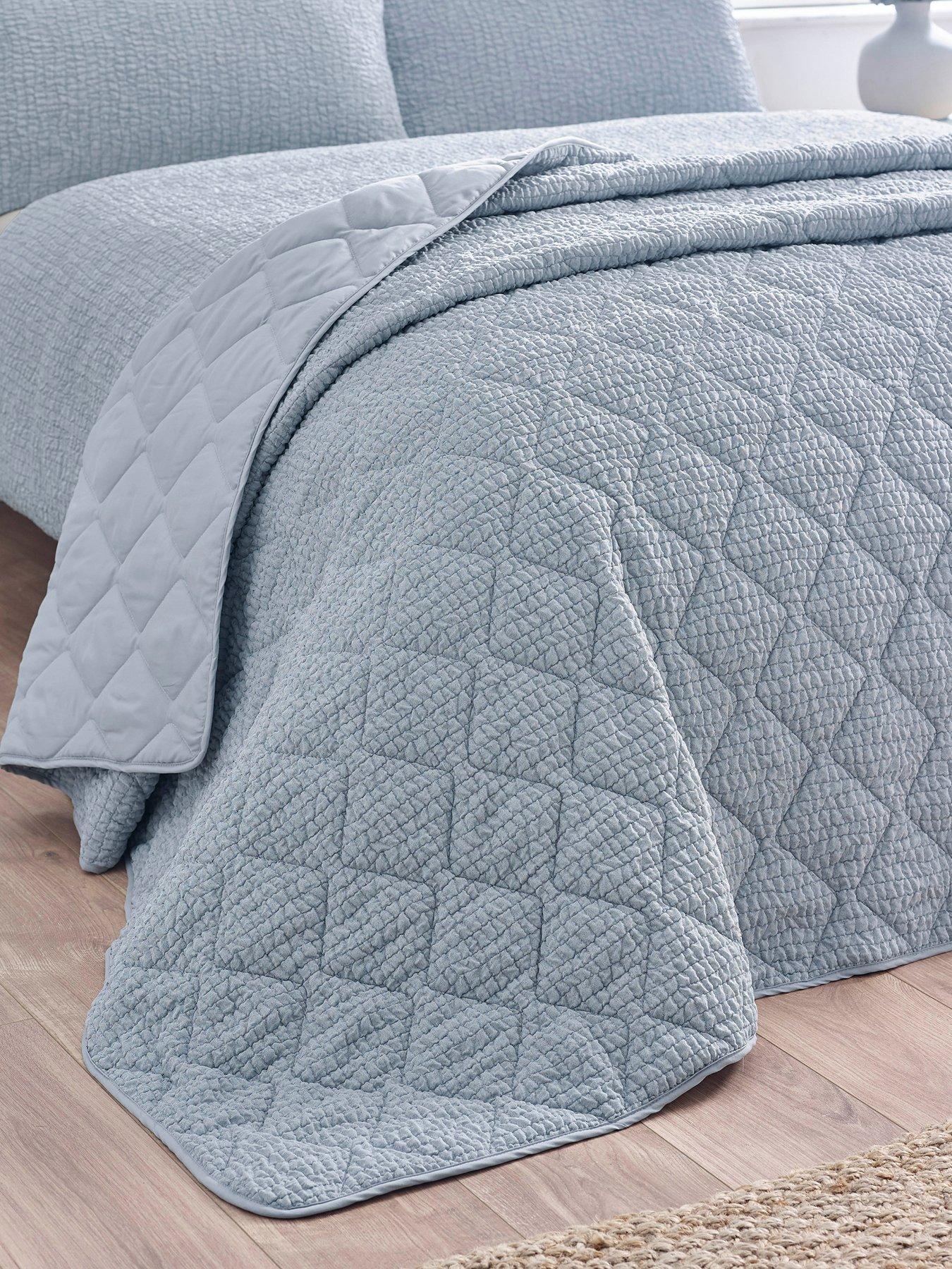 Catherine Lansfield Crinkle Seersucker Texture Bedspread