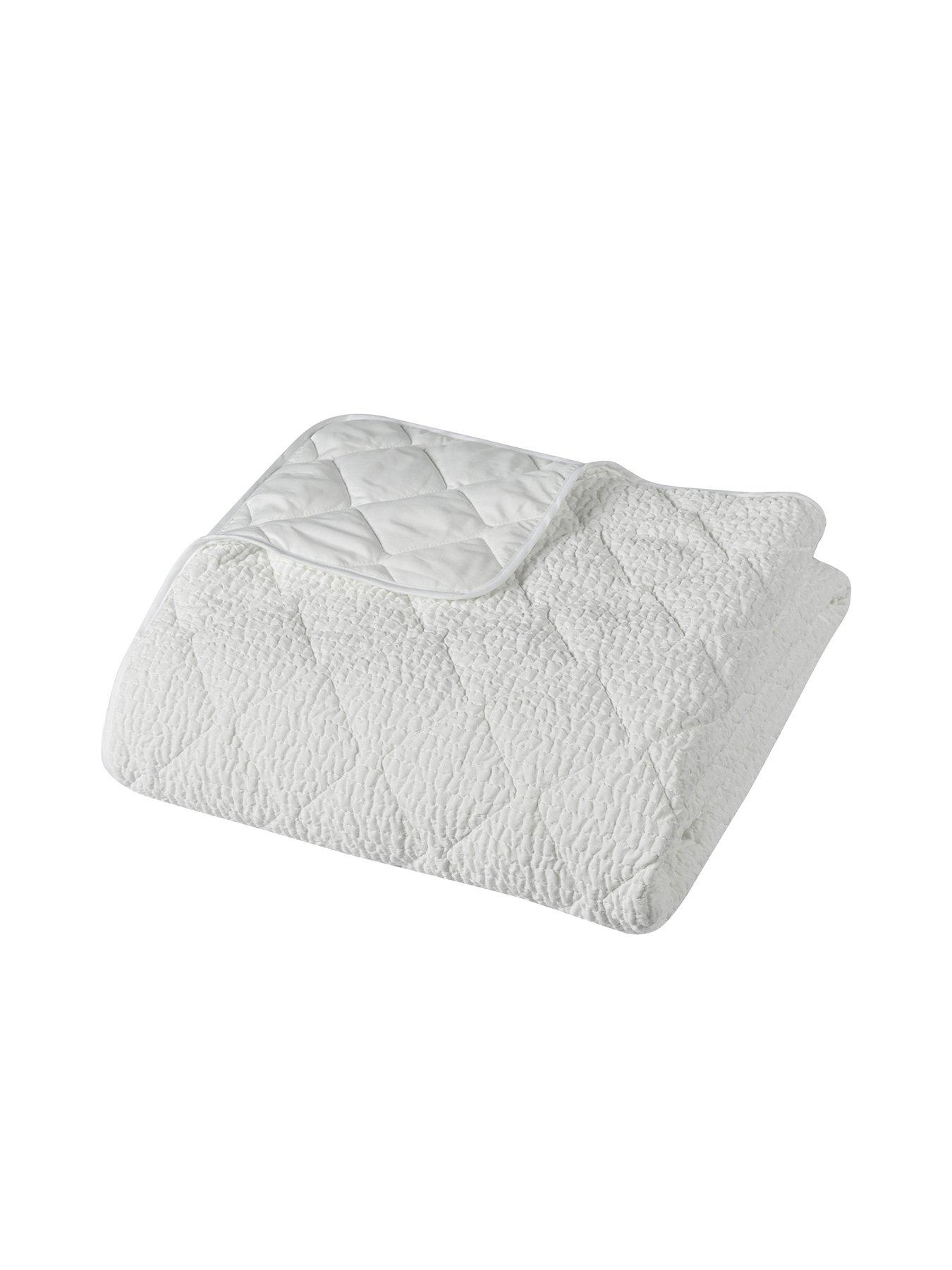 Catherine Lansfield Crinkle Seersucker Texture Bedspread