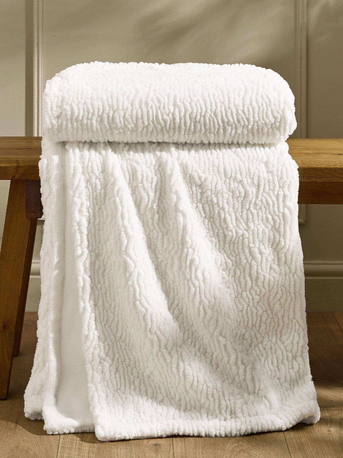 Catherine Lansfield Textured Wave Soft and Cosy Faux Fur Sherpa Throw