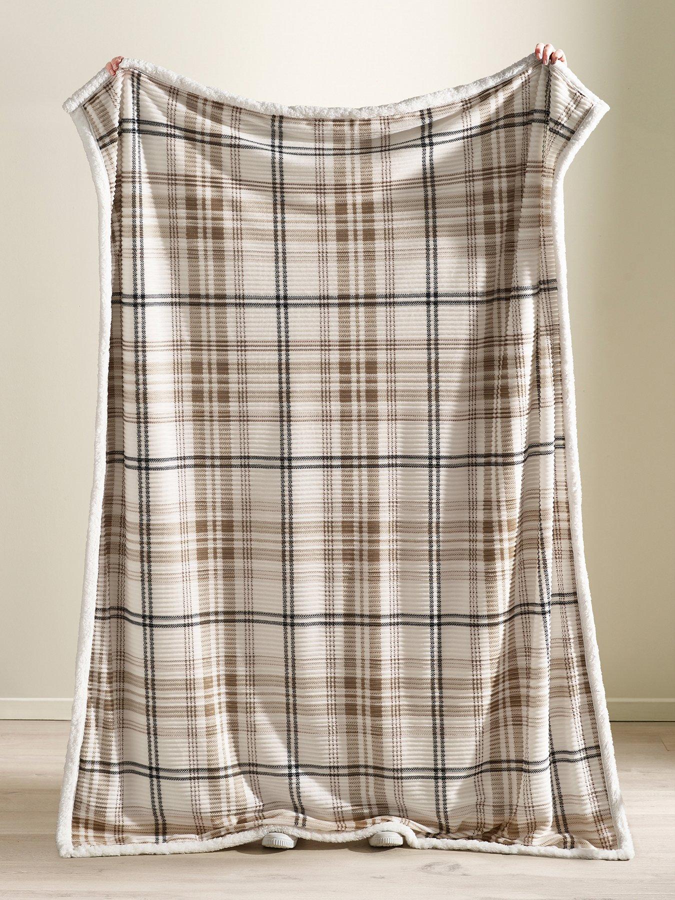 Image 3 of 4 of Catherine Lansfield Soft and Cosy Ribbed Check Sherpa Throw