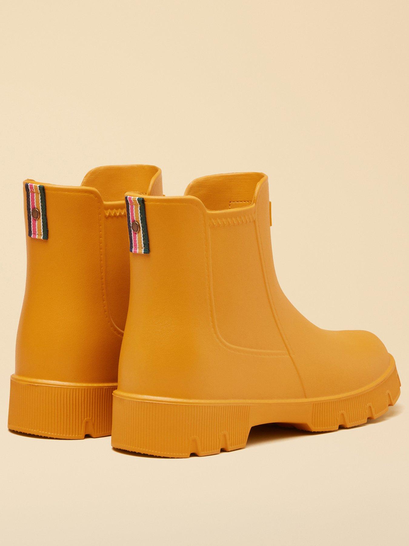 Image 3 of 6 of Joules Womens Raindance Chunky Tread Elastic Gusset Welly Boots - Yellow