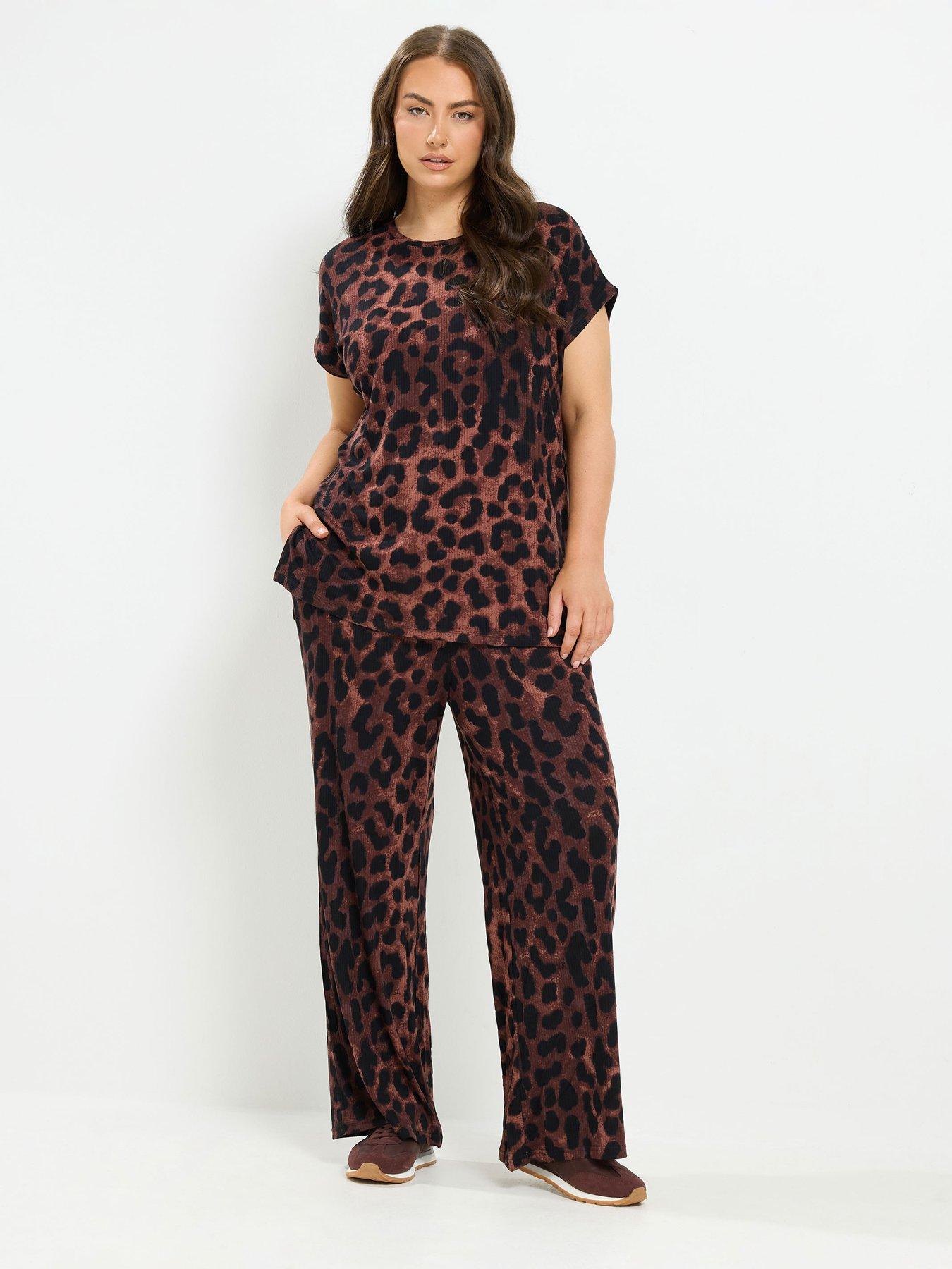 Image 3 of 4 of Yours Curve Leopard Print T-Shirt - Brown