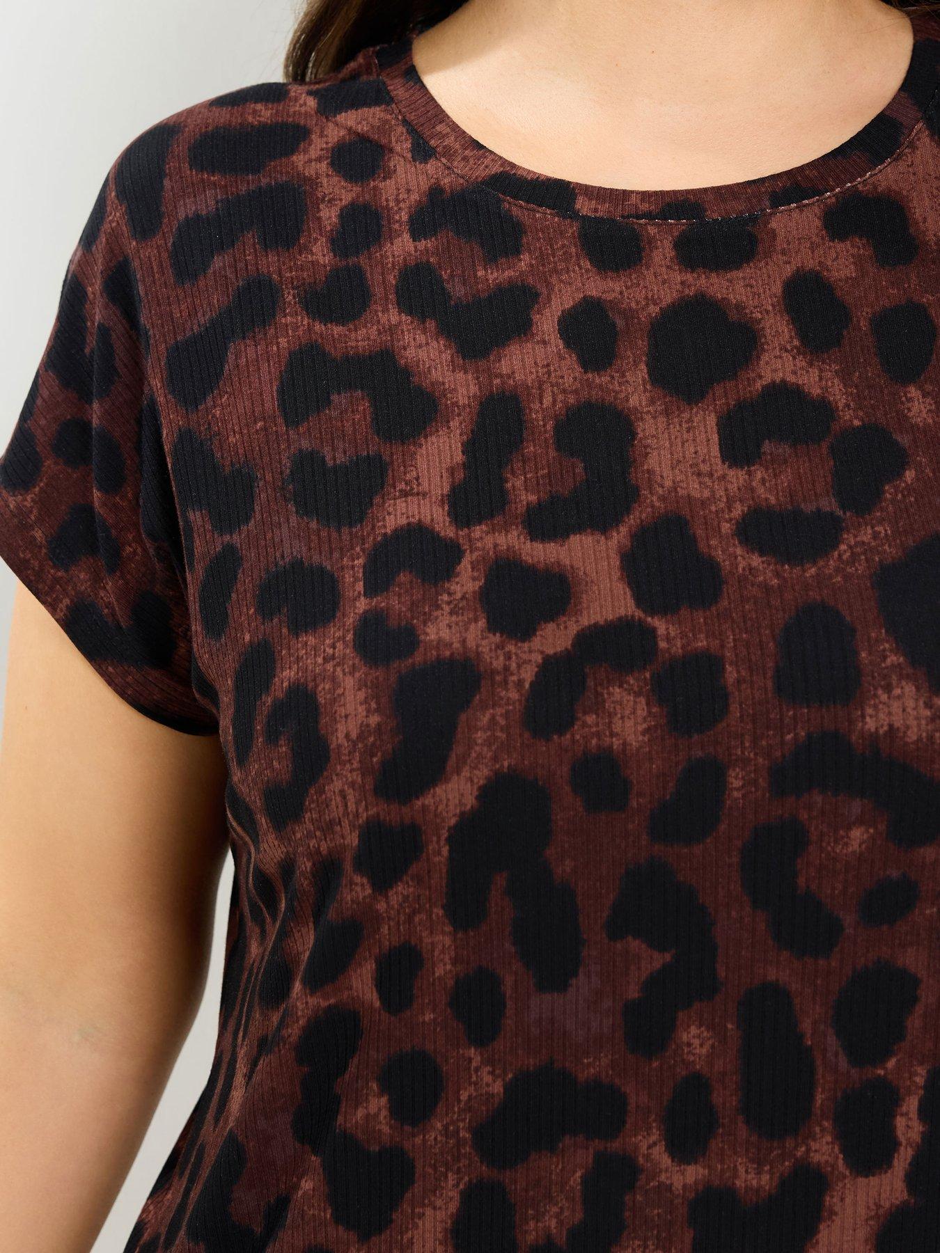 Image 4 of 4 of Yours Curve Leopard Print T-Shirt - Brown