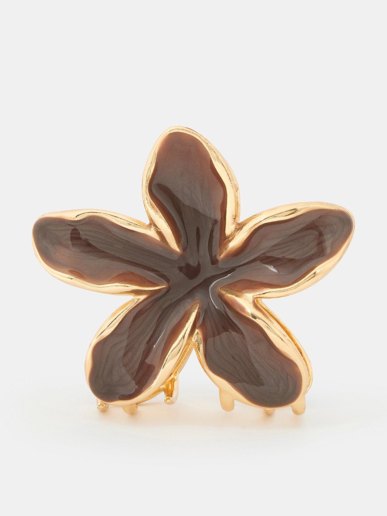Image 1 of 2 of Accessorize Enamel Flower Claw Hair Clip - Brown