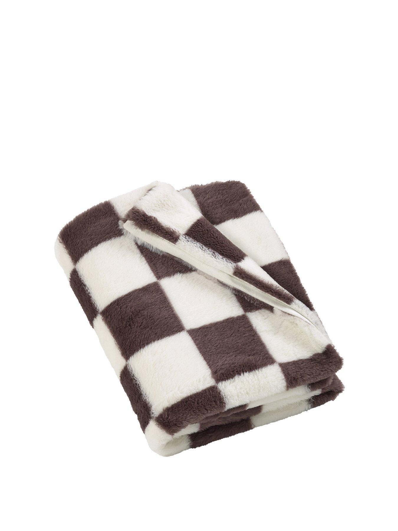 Image 2 of 4 of Catherine Lansfield Cosy Soft Checkerboard Throw