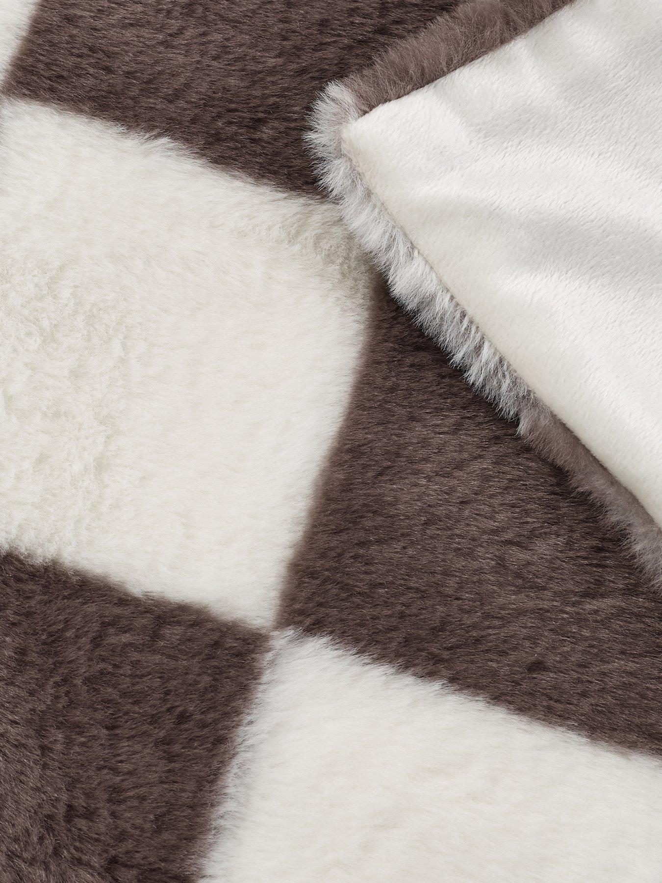 Image 3 of 4 of Catherine Lansfield Cosy Soft Checkerboard Throw