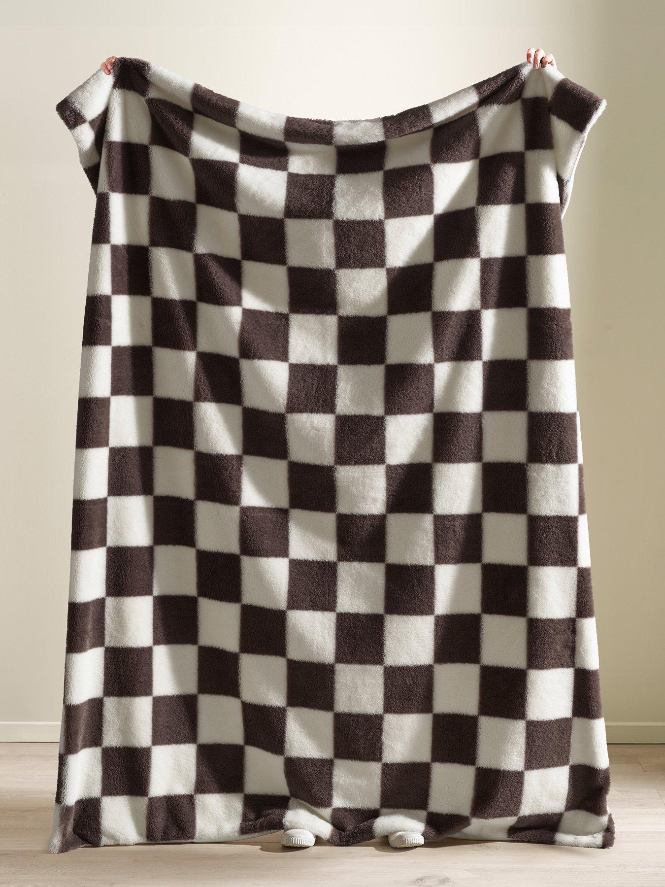 Image 4 of 4 of Catherine Lansfield Cosy Soft Checkerboard Throw