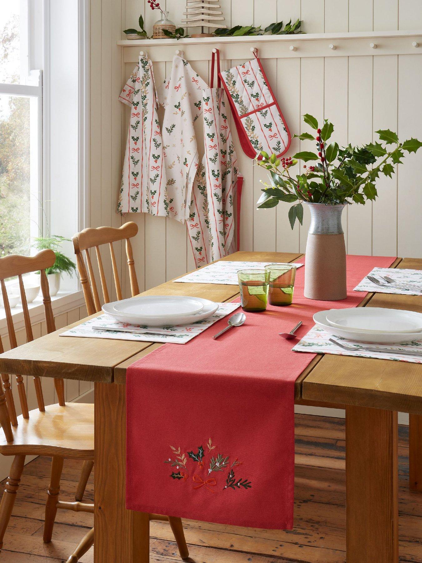 Catherine Lansfield 100% Cotton Christmas Holly Stripe Runner Cream