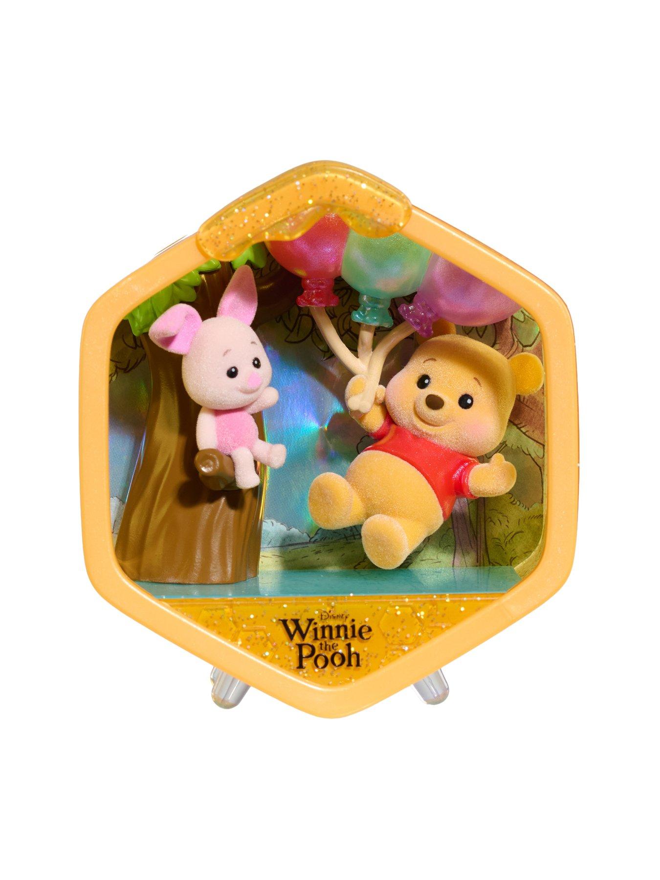 Image 6 of 7 of Winnie The Pooh Honeycomb Homes Scene Setters