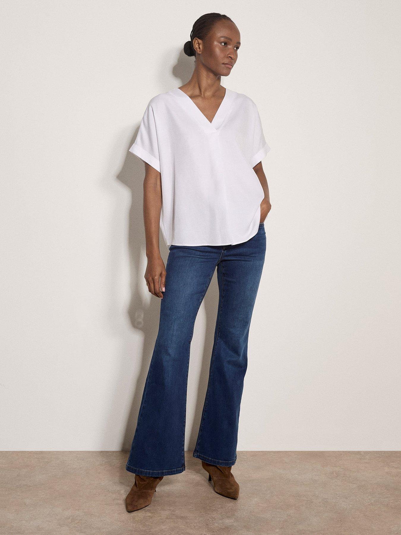 Image 3 of 4 of Apricot Luxe Pleat Front V-Neck Top - White