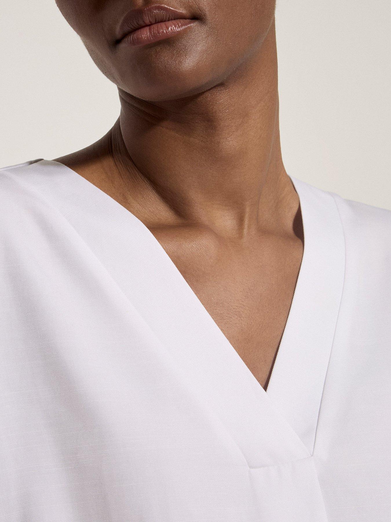 Image 4 of 4 of Apricot Luxe Pleat Front V-Neck Top - White
