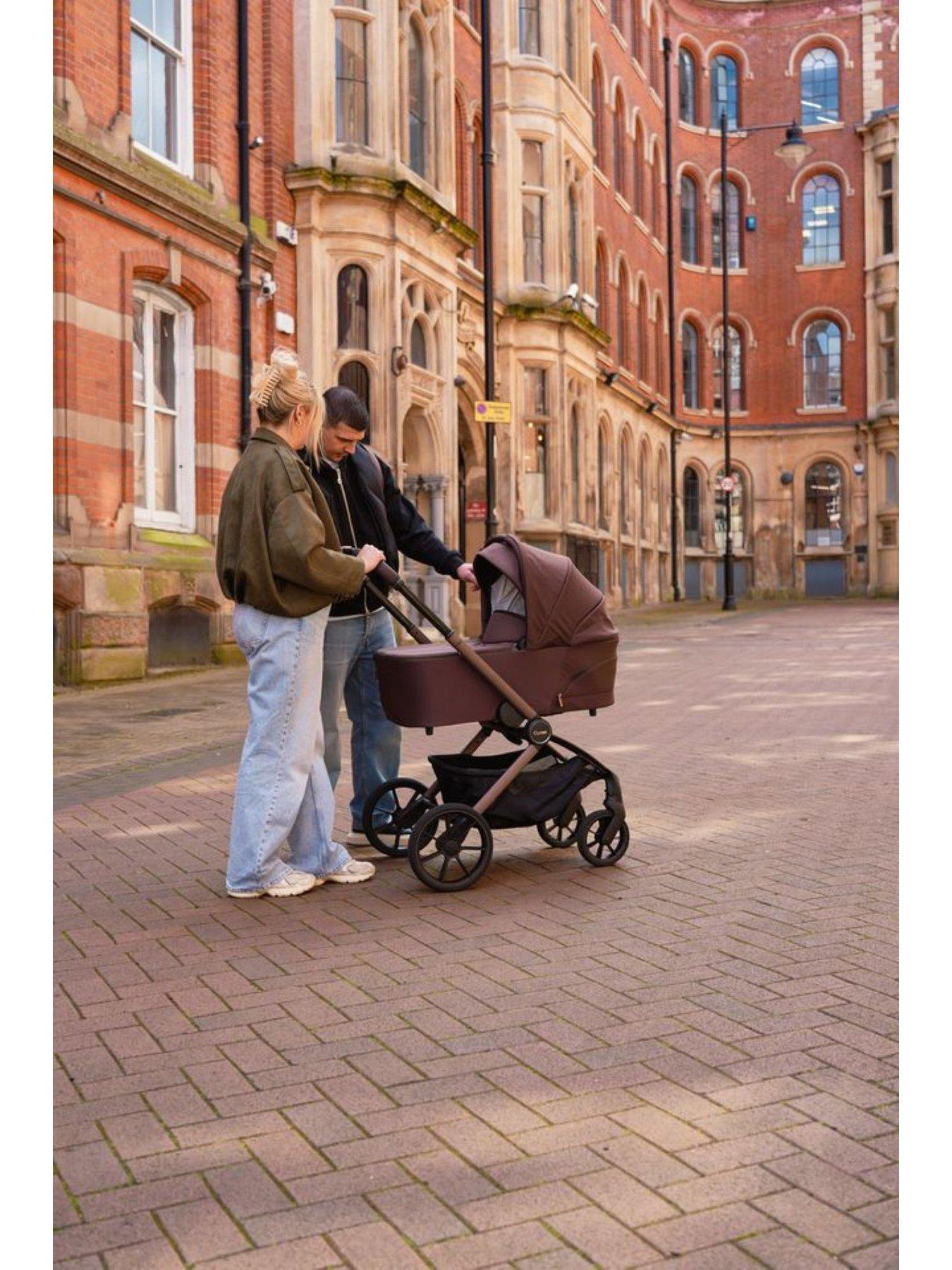 Image 7 of 7 of Oyster Oyster Vee Pushchair 360 Spin Bundle - Chocolate